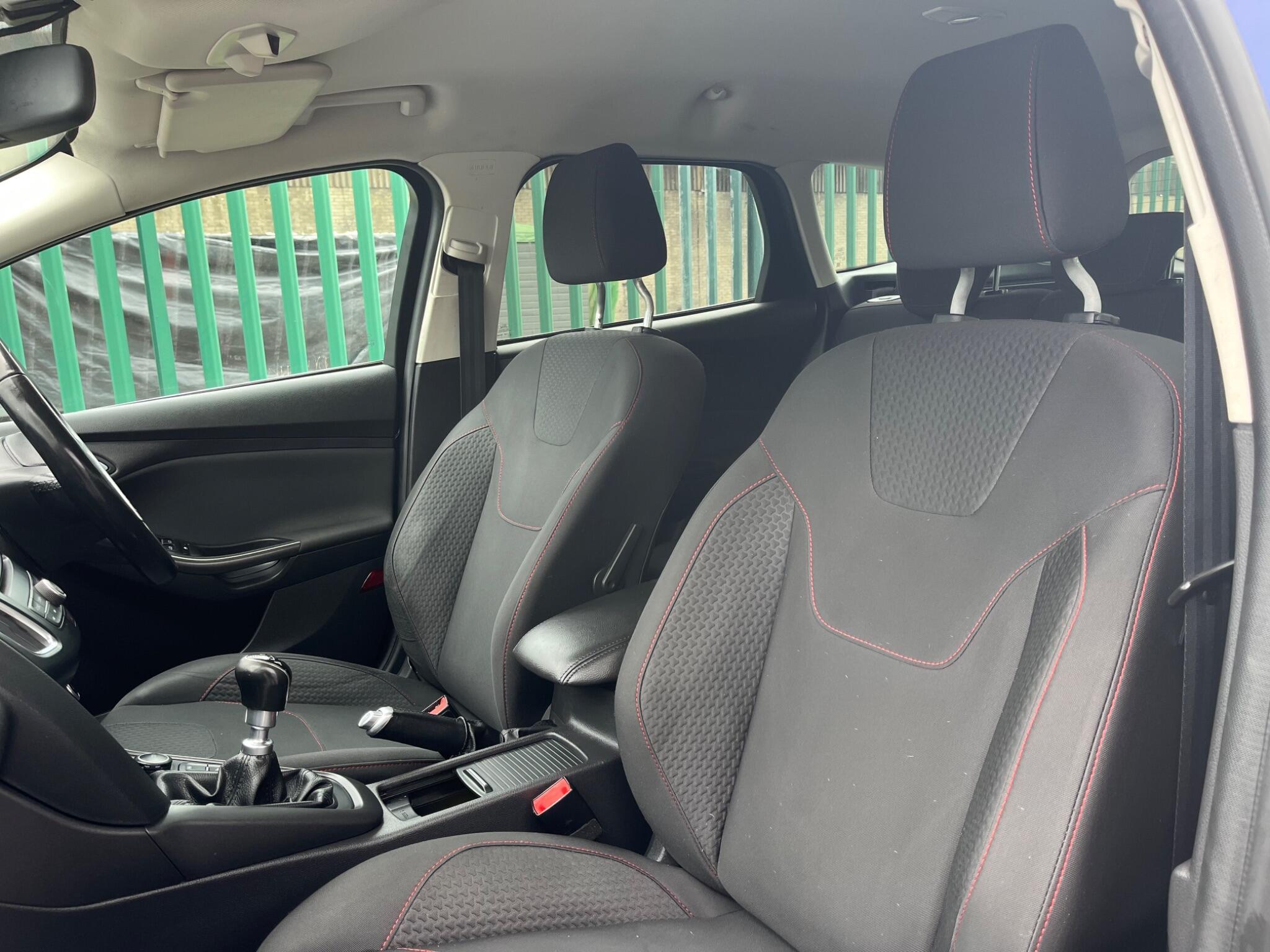 Ford Focus - Image 11