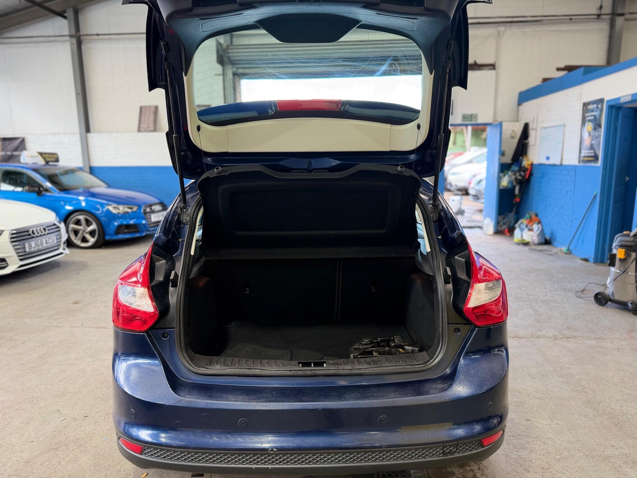 Ford Focus - Image 36