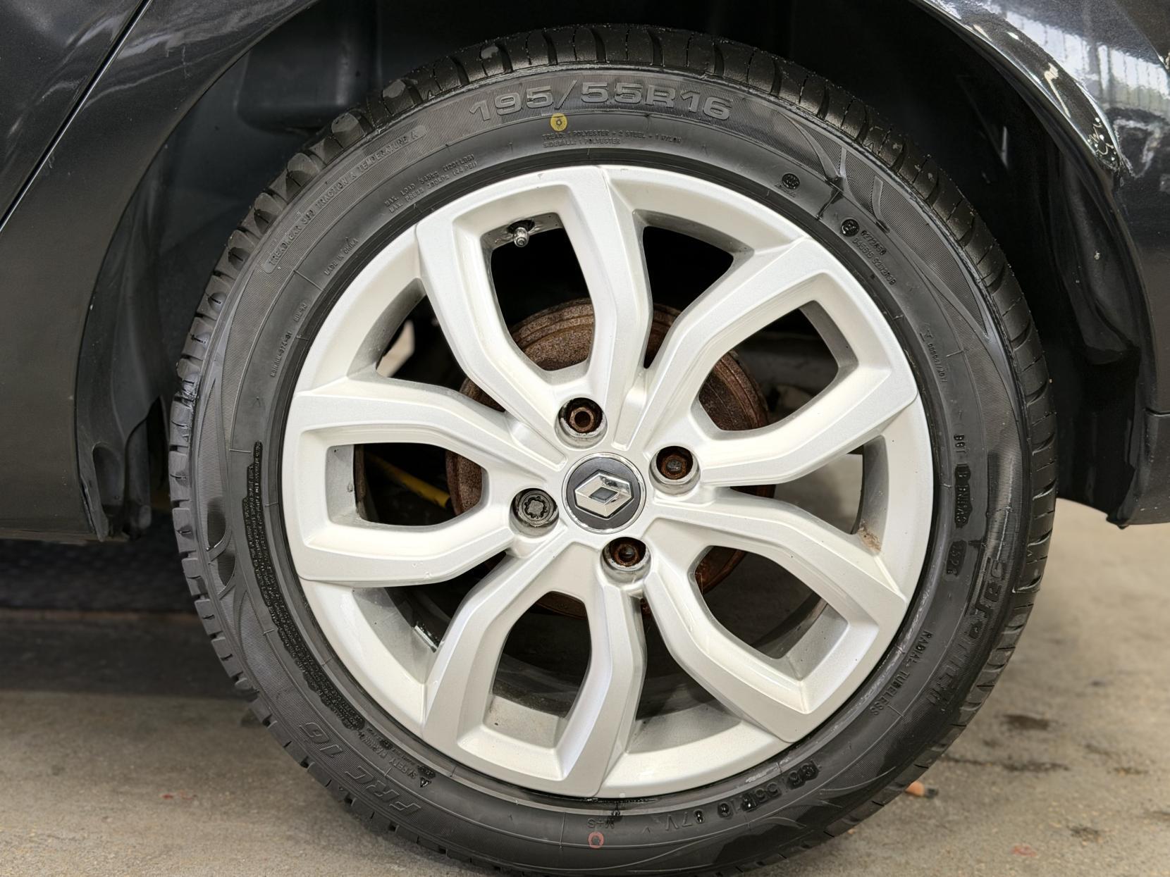 Renault Clio - Image 18