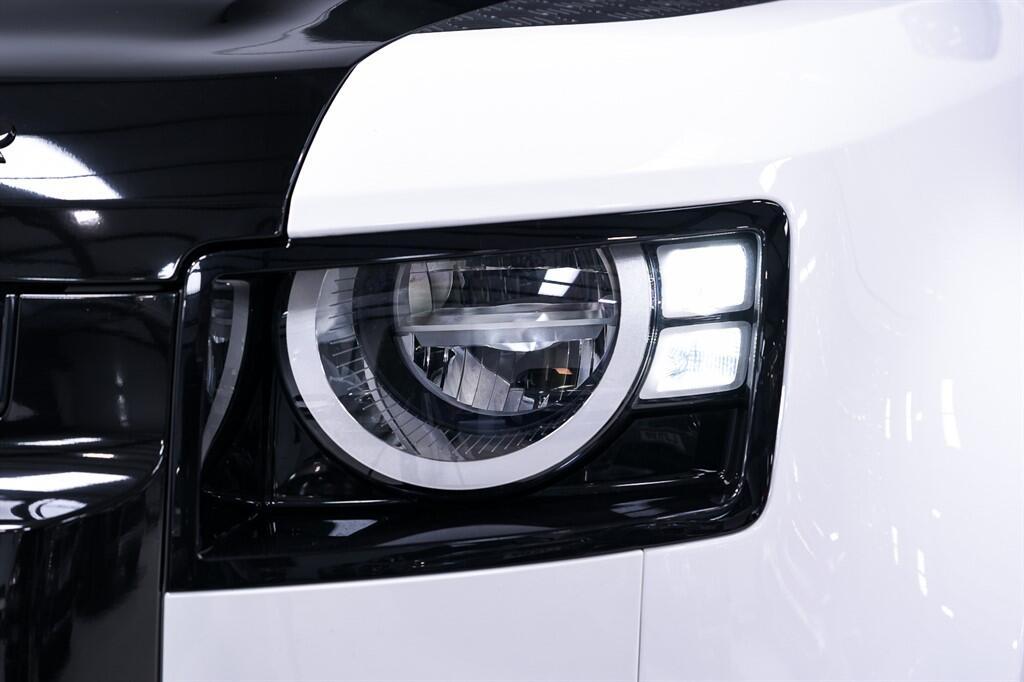 Land Rover Defender 90 - Image 8