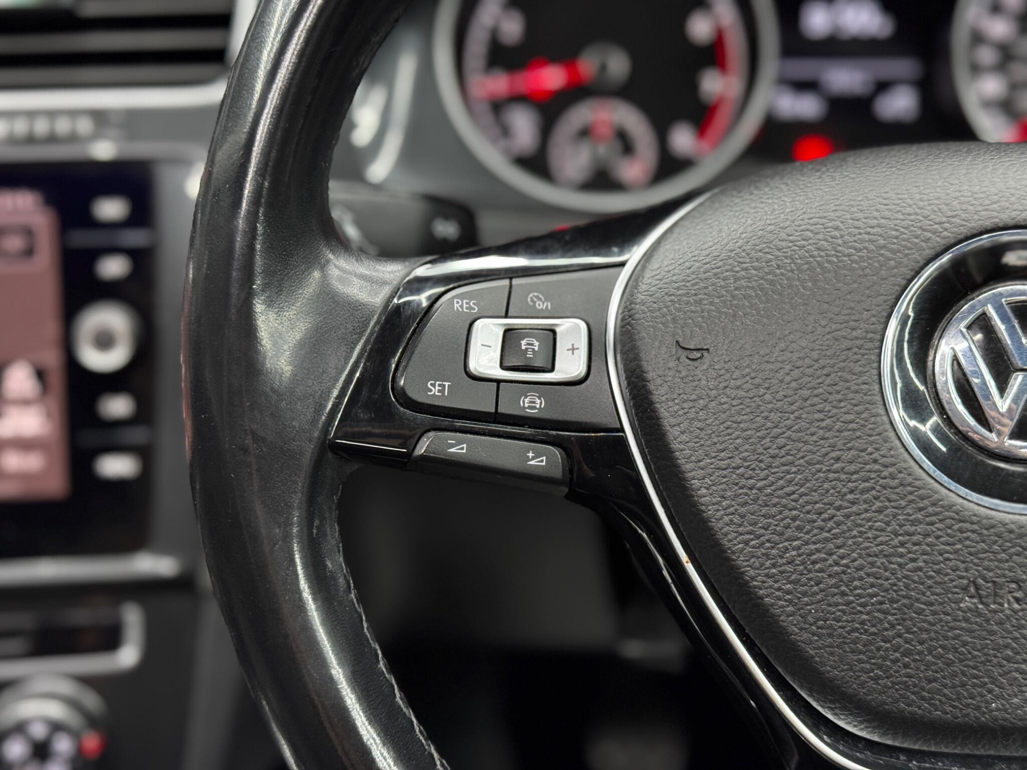 Volkswagen Golf - Image 18