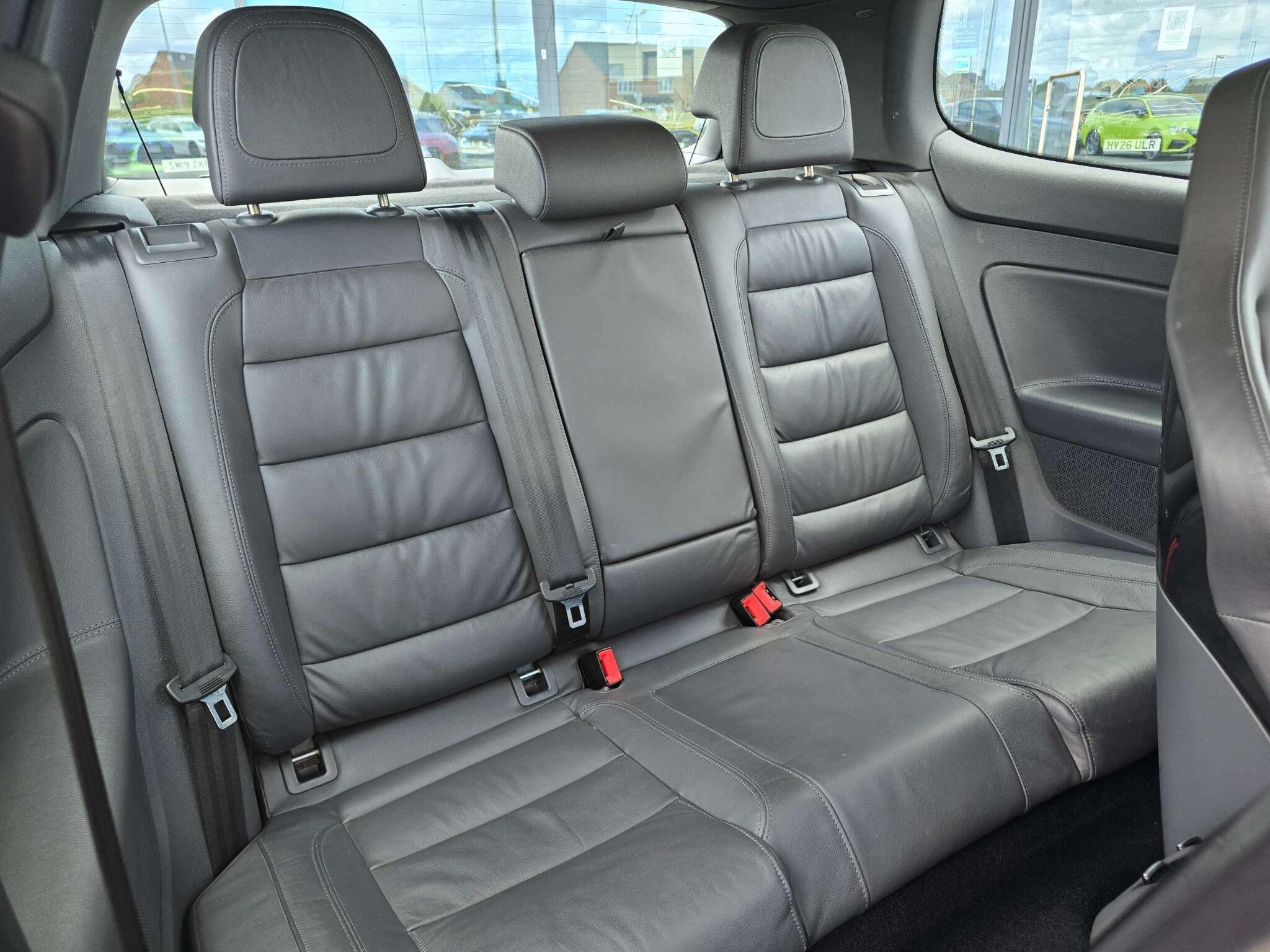 Volkswagen Golf - Image 11
