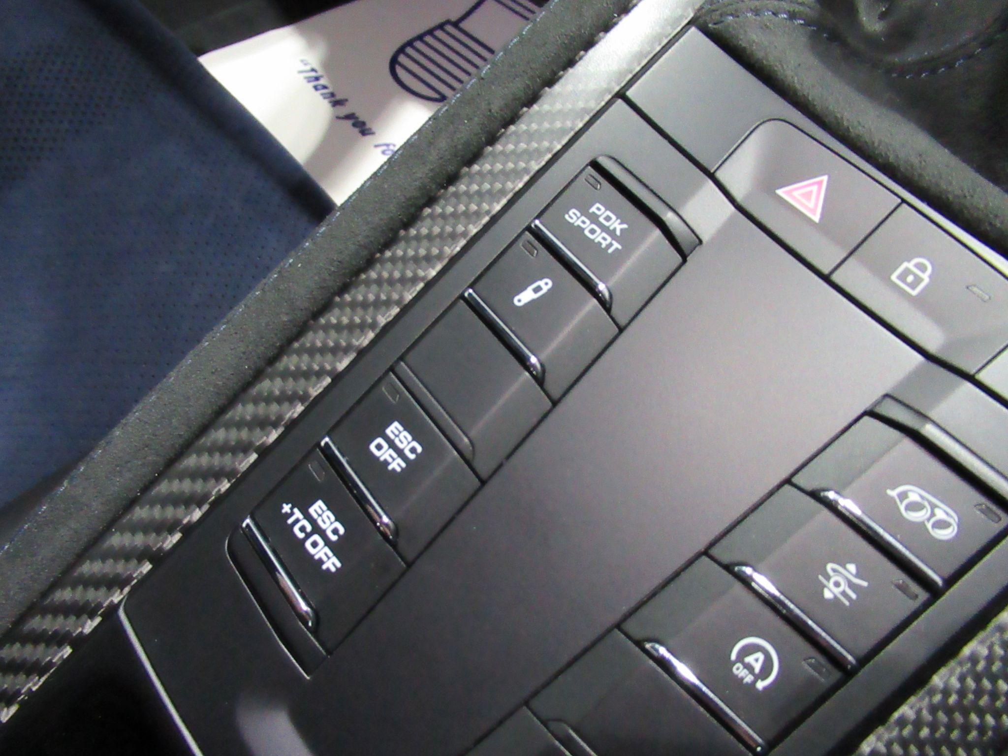 Porsche 718 Cayman - Image 64