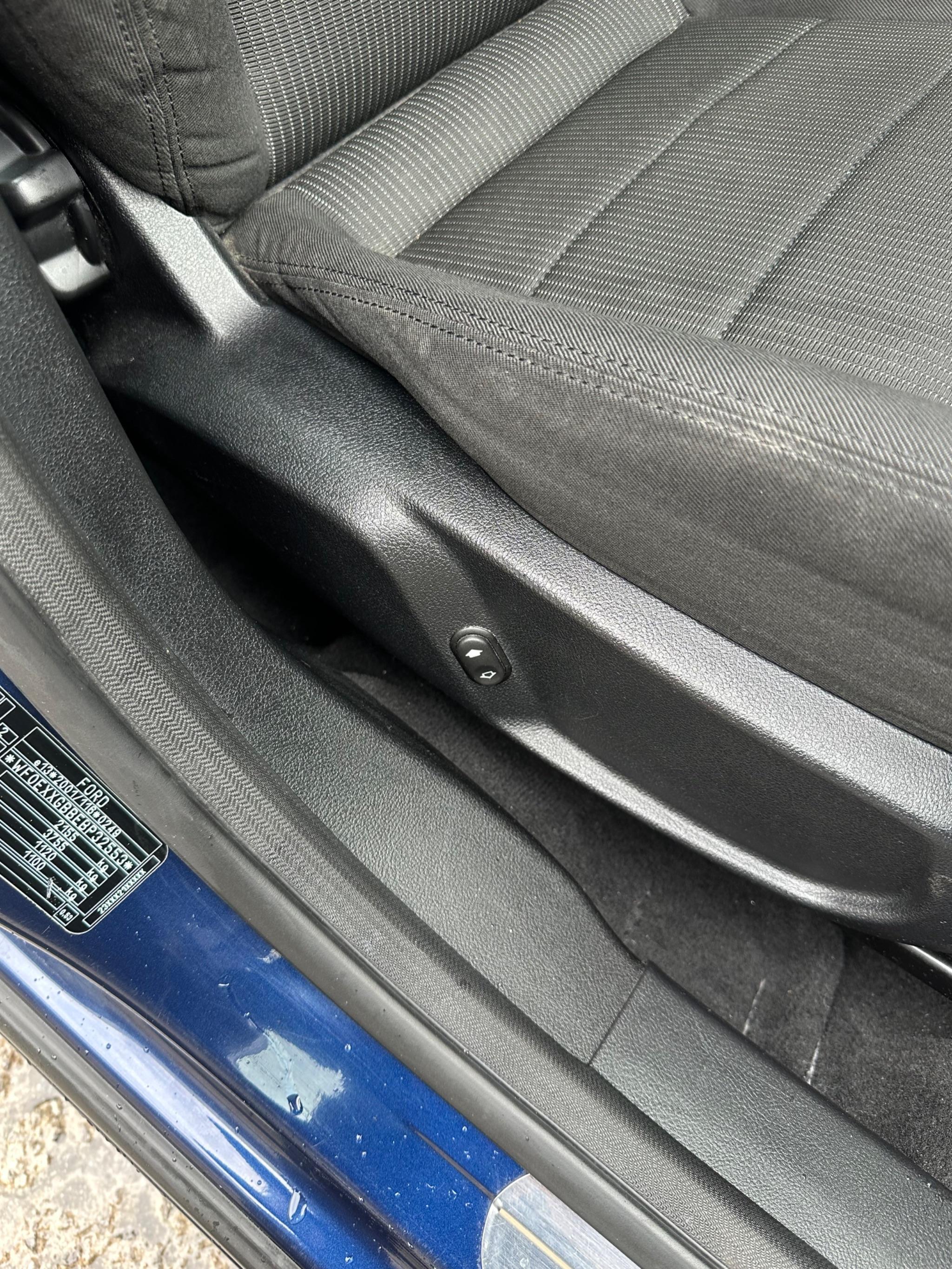 Ford Mondeo - Image 31