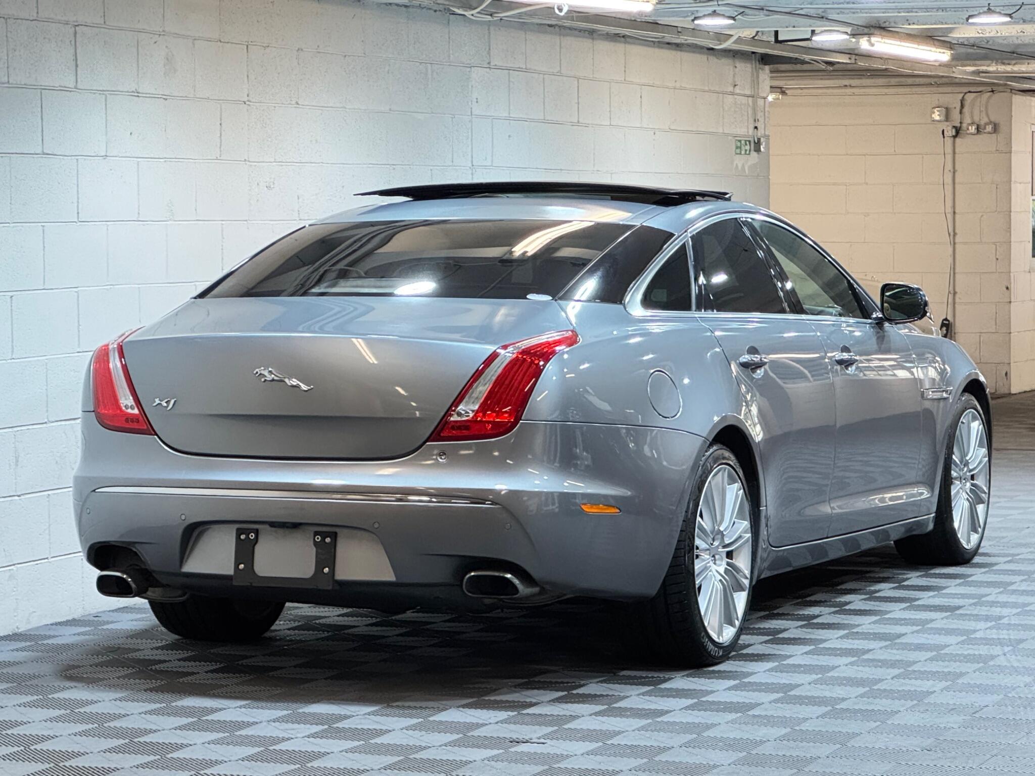 Jaguar XJ - Image 4