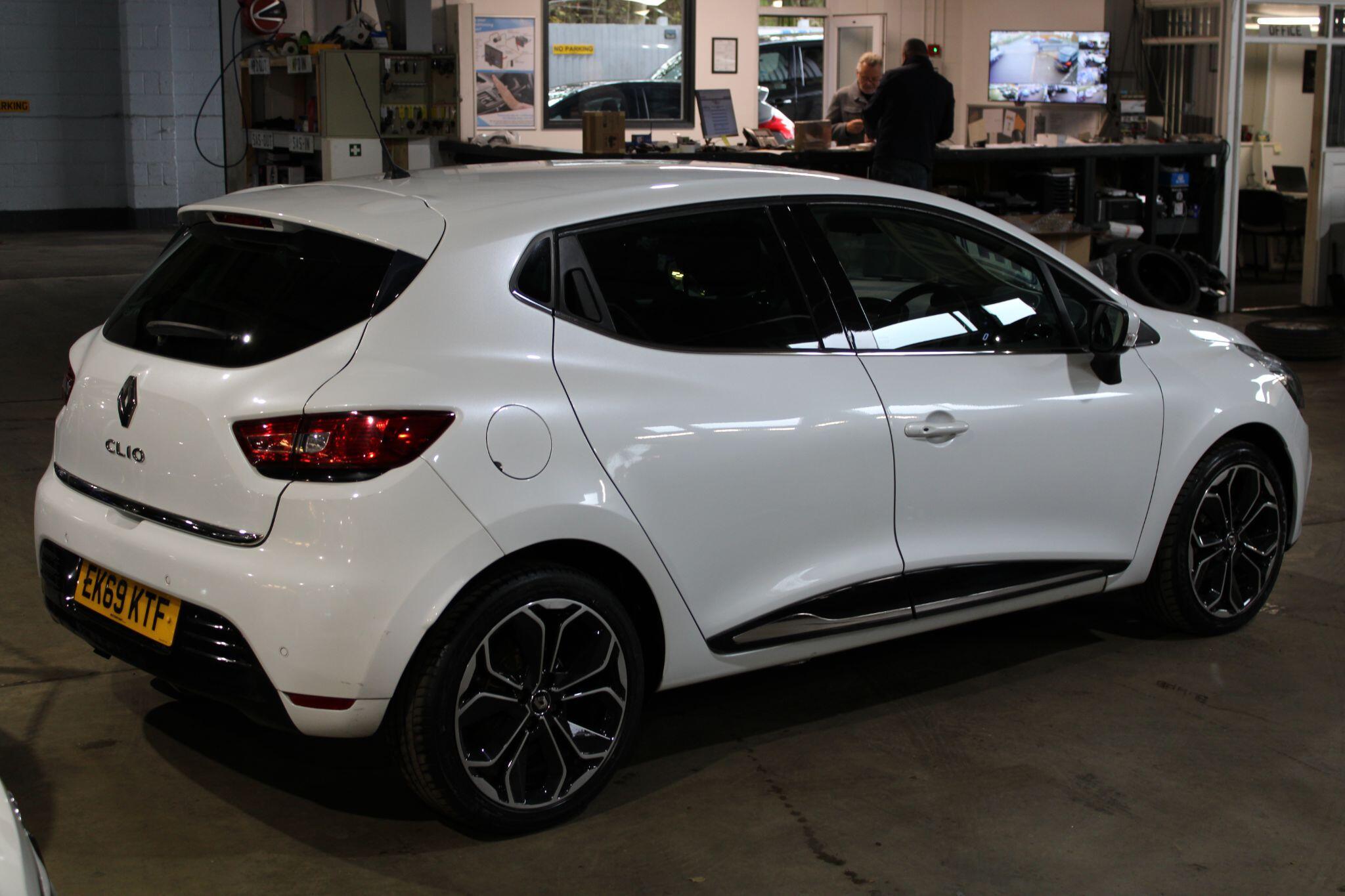 Renault Clio - Image 20