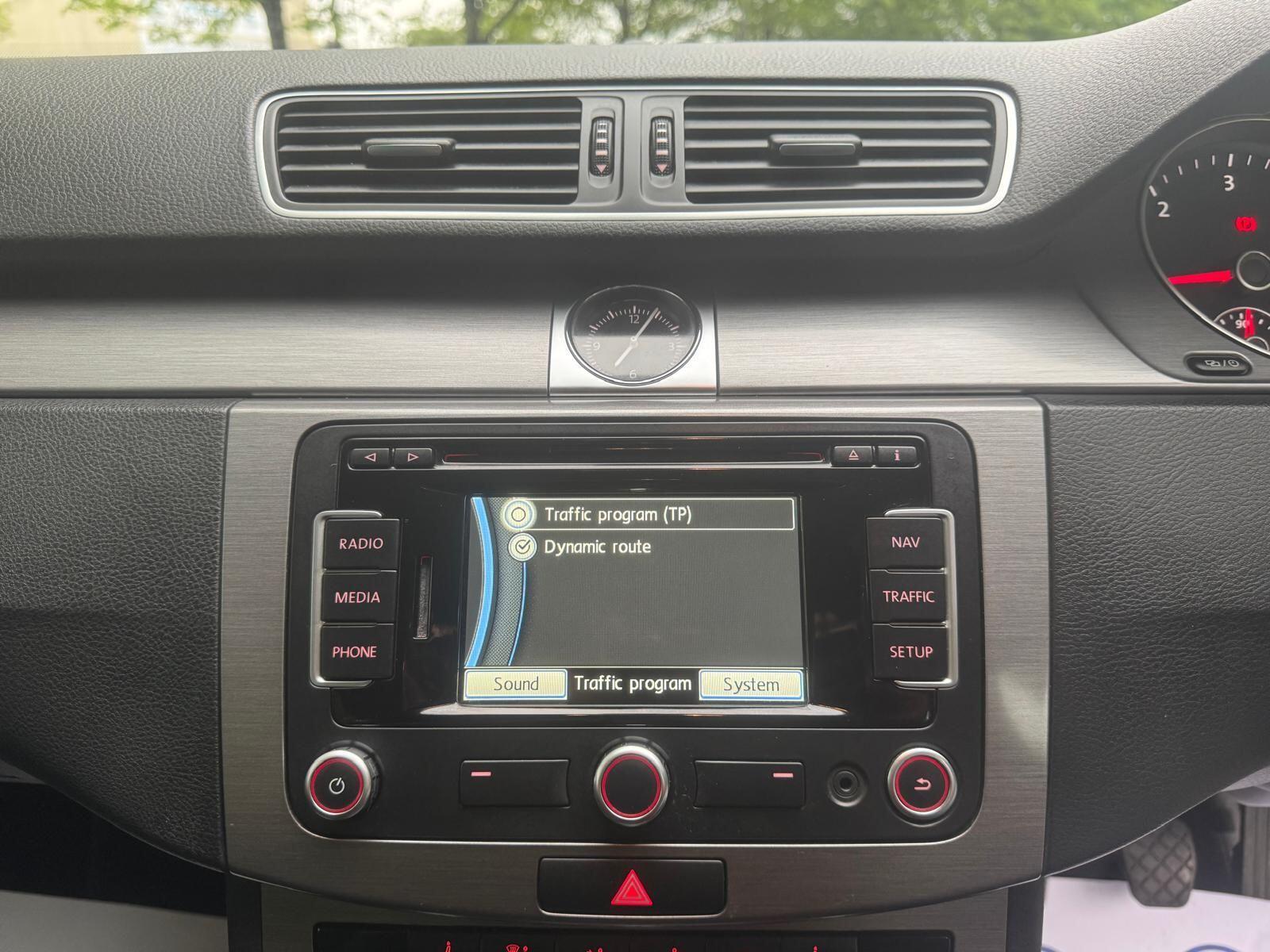 Volkswagen Passat - Image 40