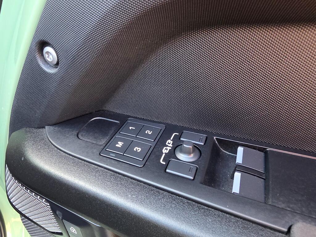 Land Rover Defender 90 - Image 37