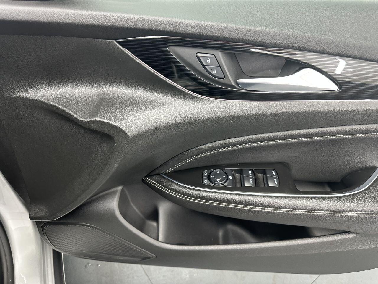 Vauxhall Insignia - Image 17