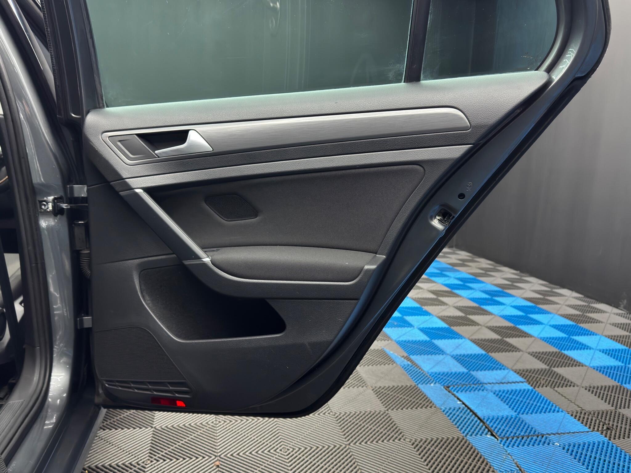 Volkswagen Golf - Image 42