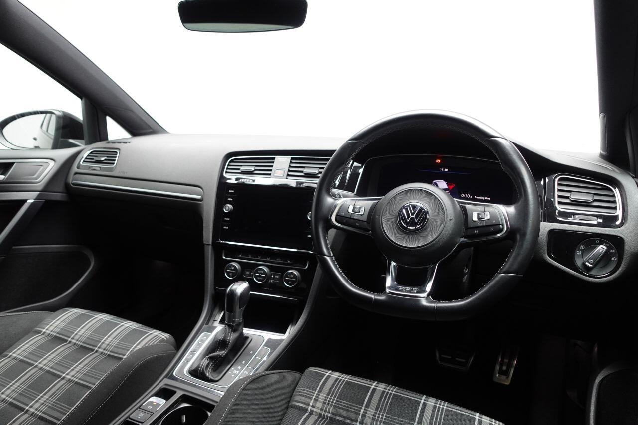 Volkswagen Golf - Image 15