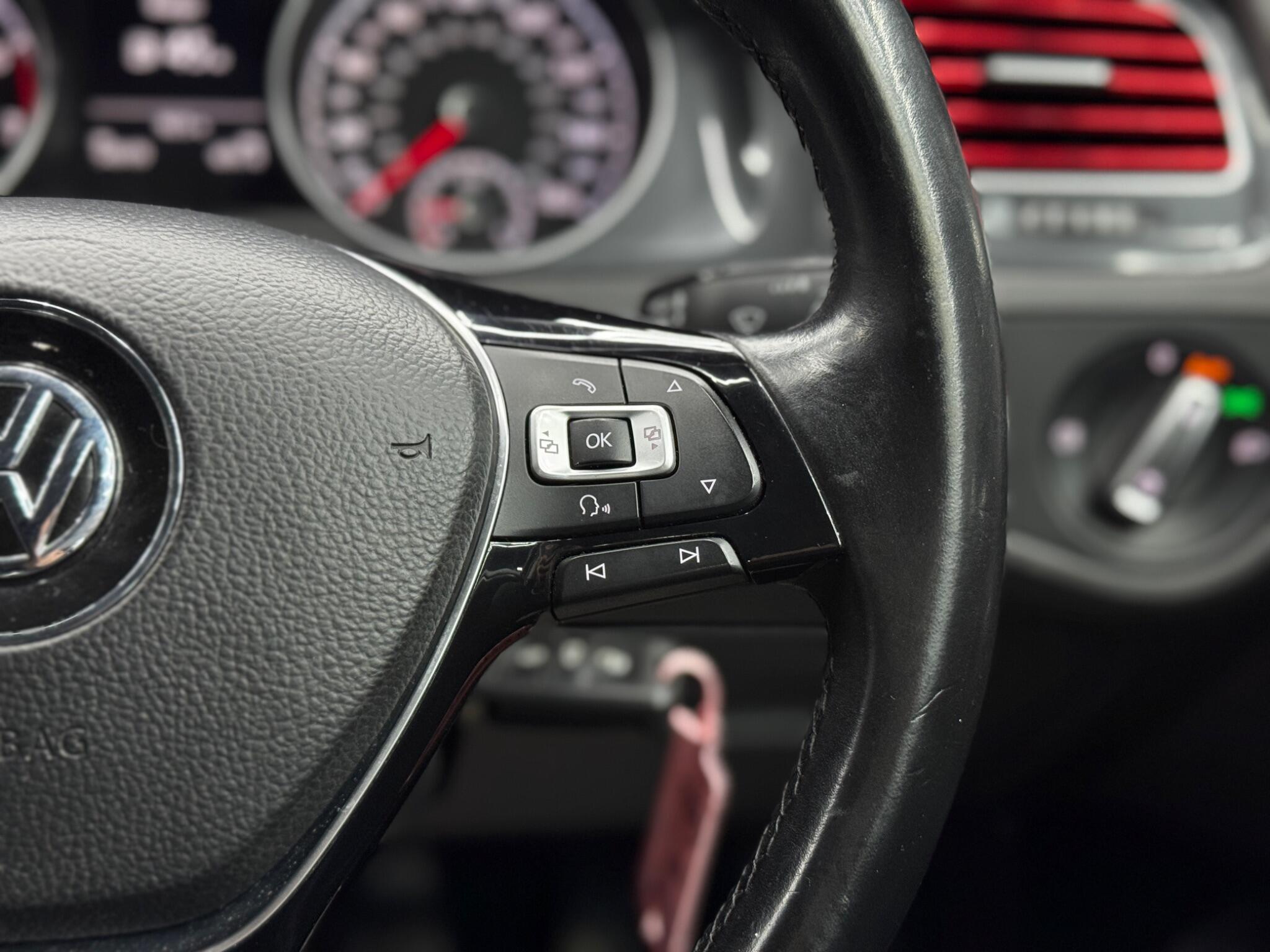 Volkswagen Golf - Image 20