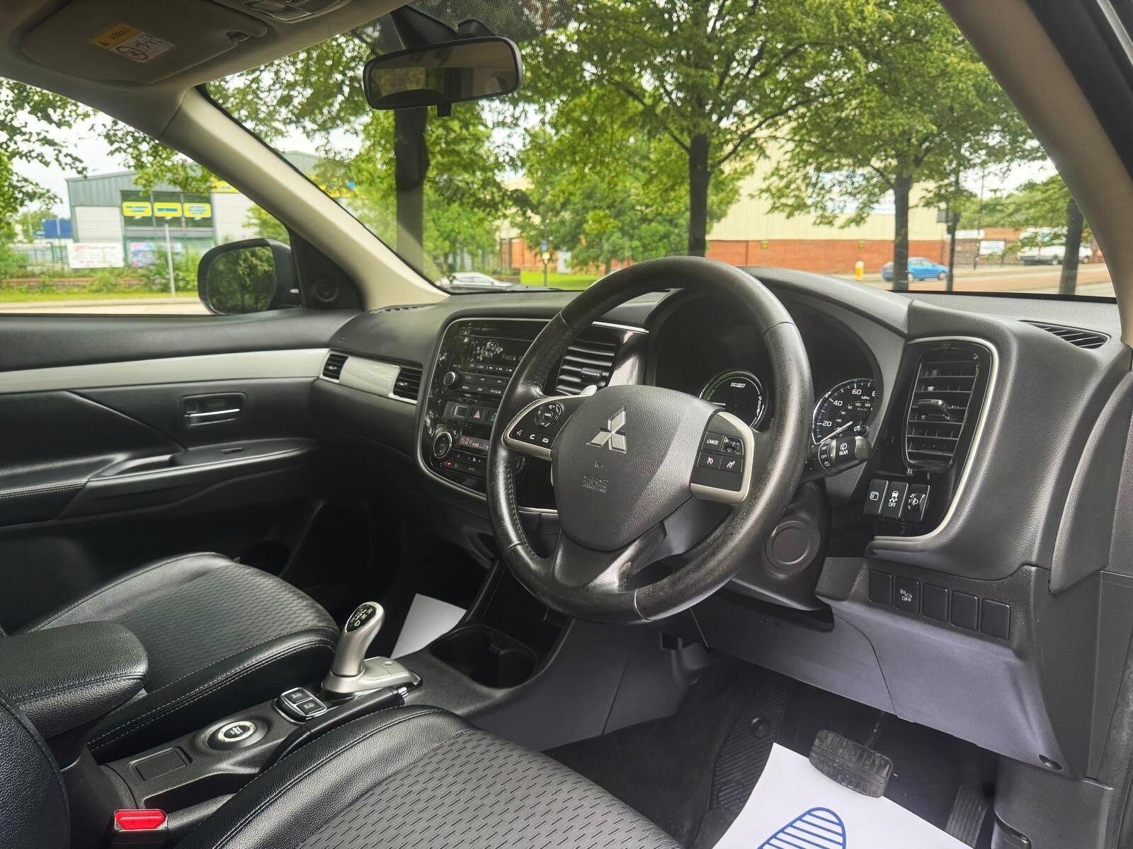 Mitsubishi Outlander - Image 18