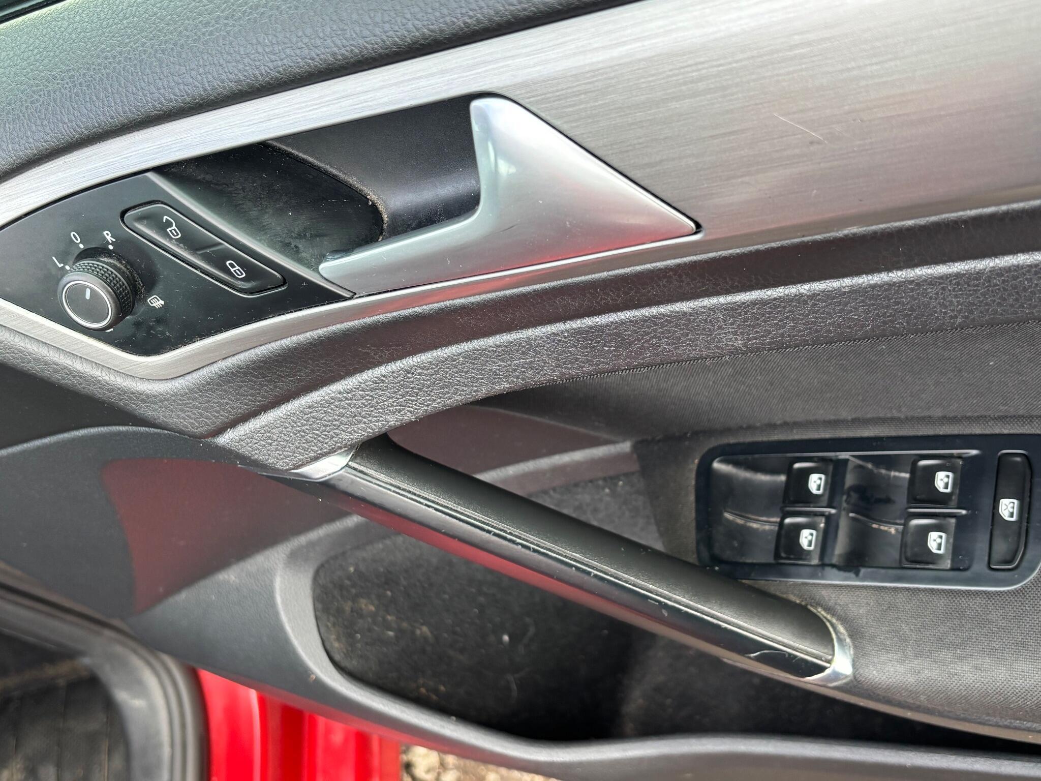 Volkswagen Golf - Image 13