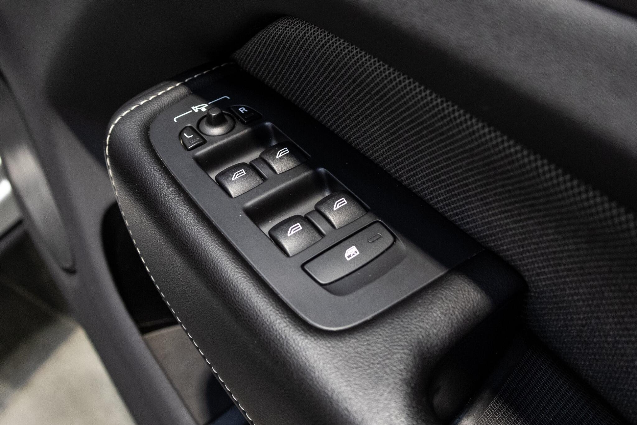 Volvo XC60 - Image 33