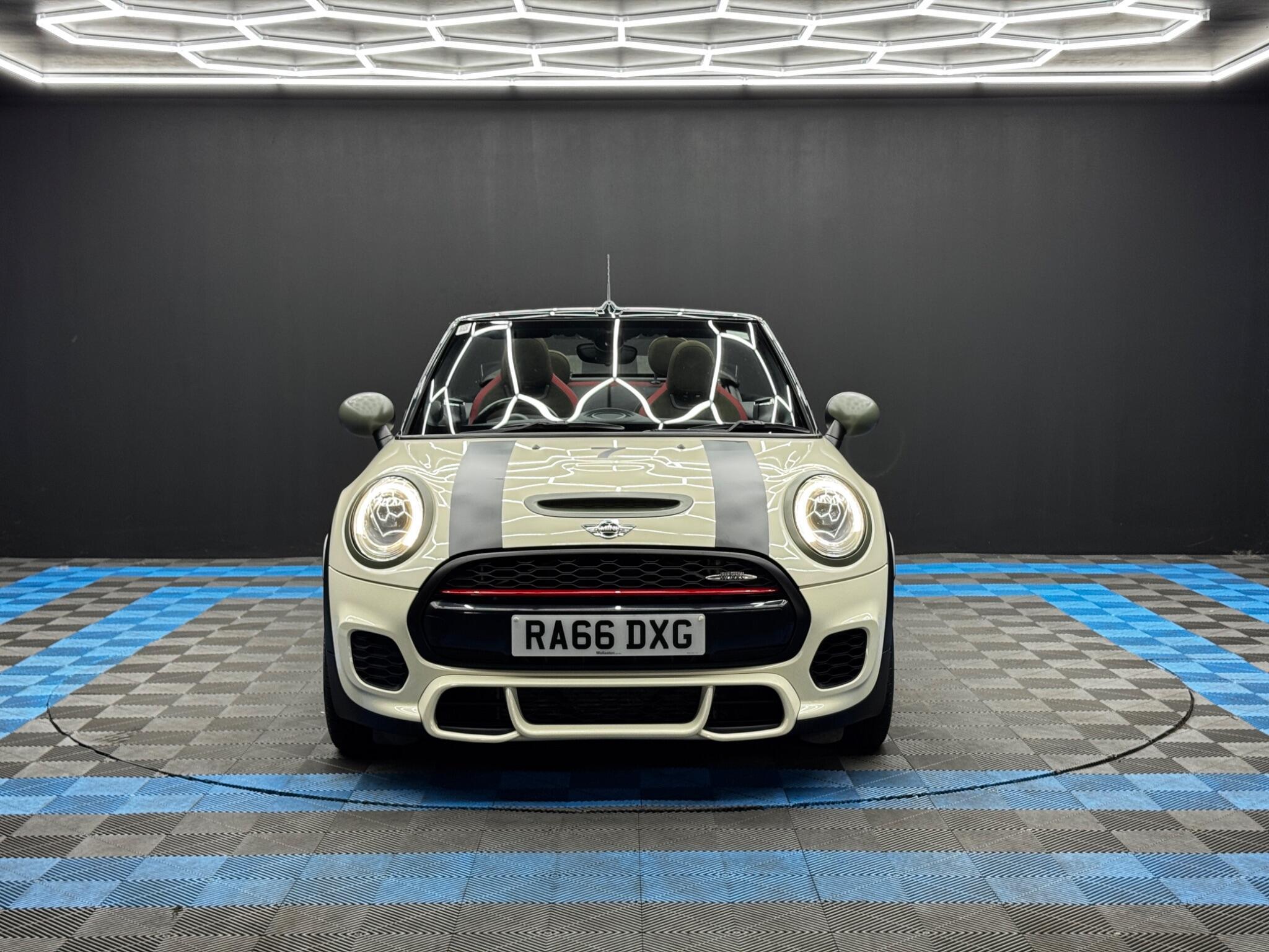MINI Convertible - Image 2