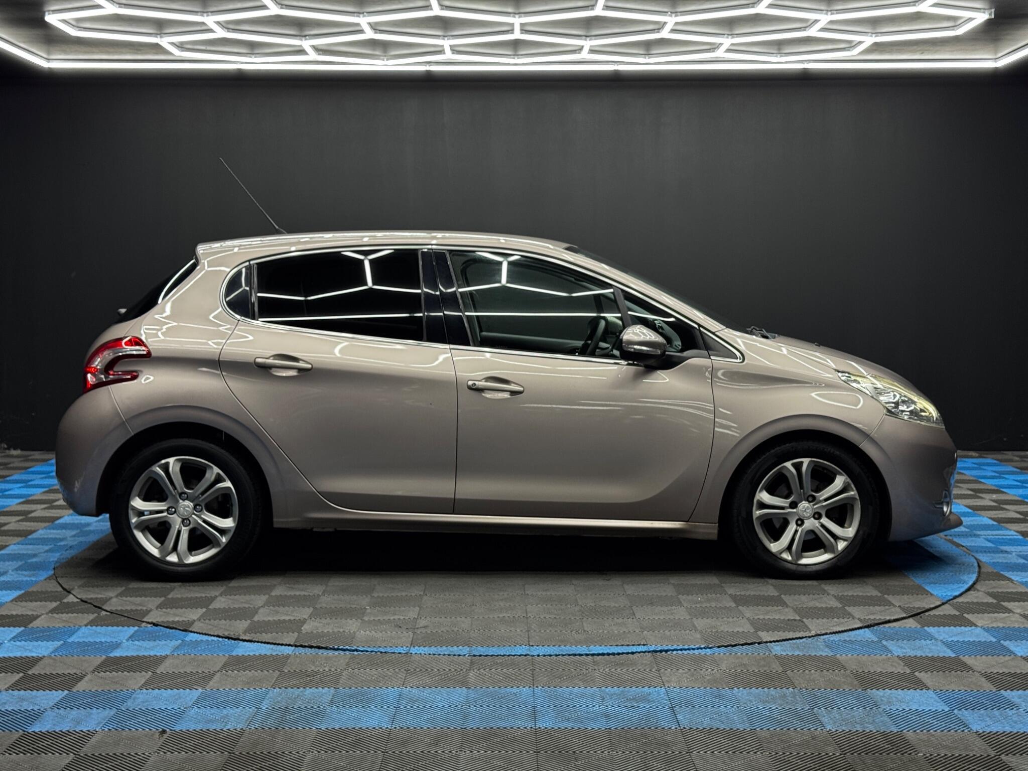 Peugeot 208 - Image 4
