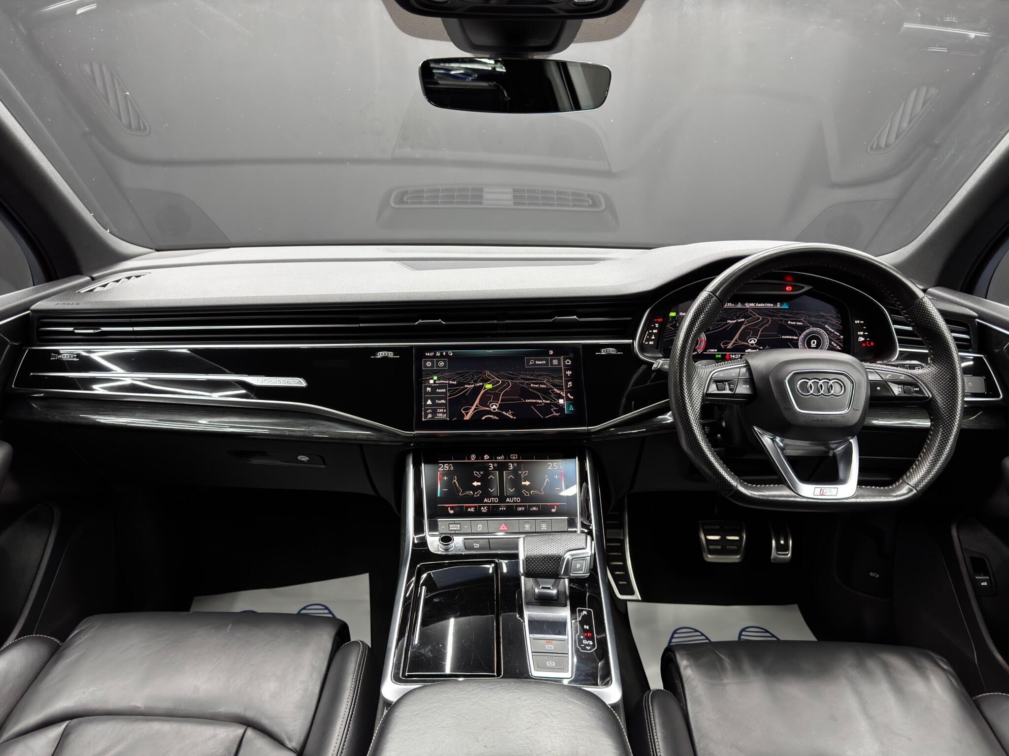 Audi Q7 - Image 10