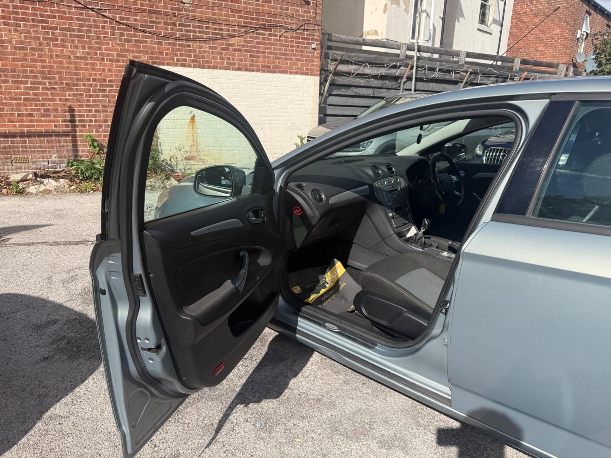 Ford Mondeo - Image 18