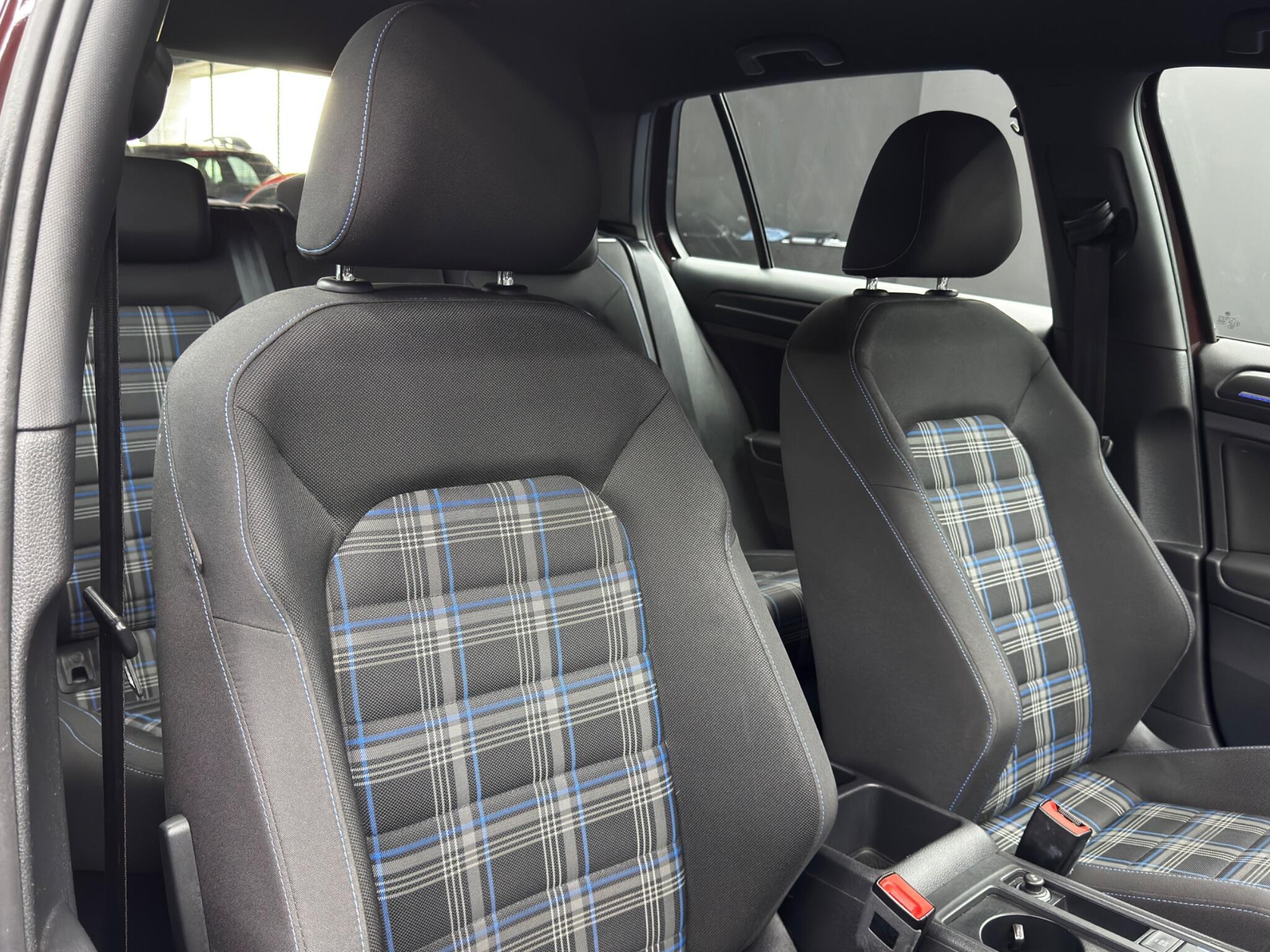 Volkswagen Golf - Image 12