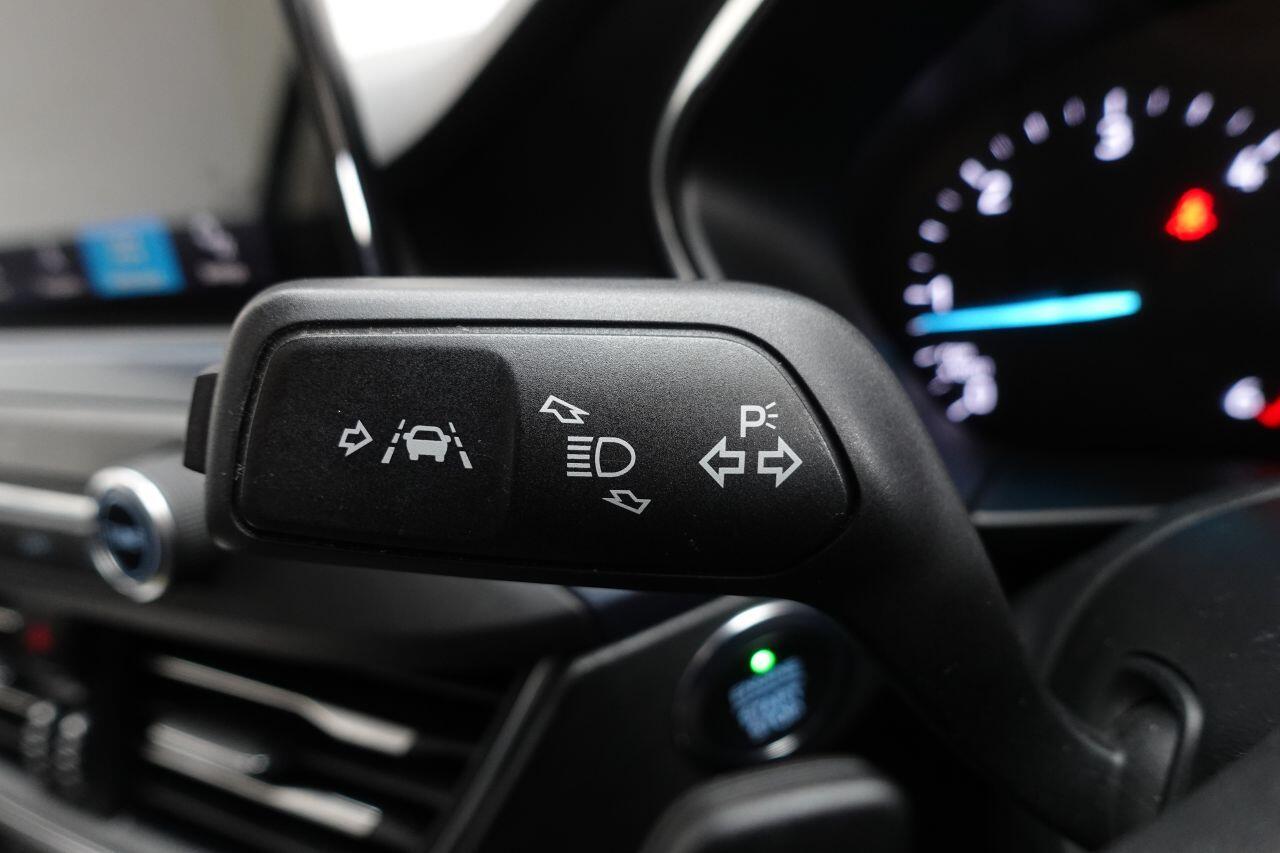 Ford Focus - Image 38