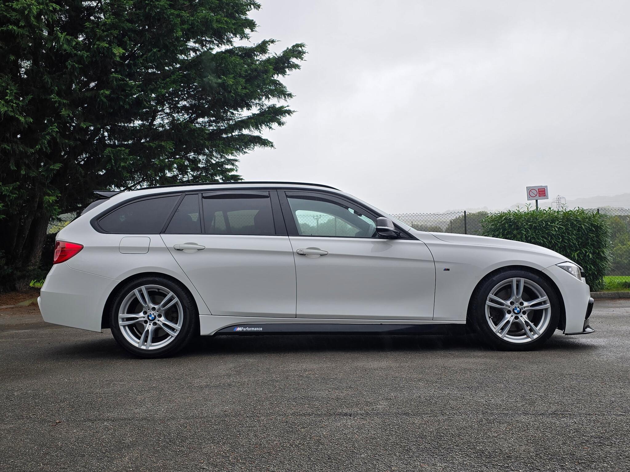 BMW 3 Series - Image 16