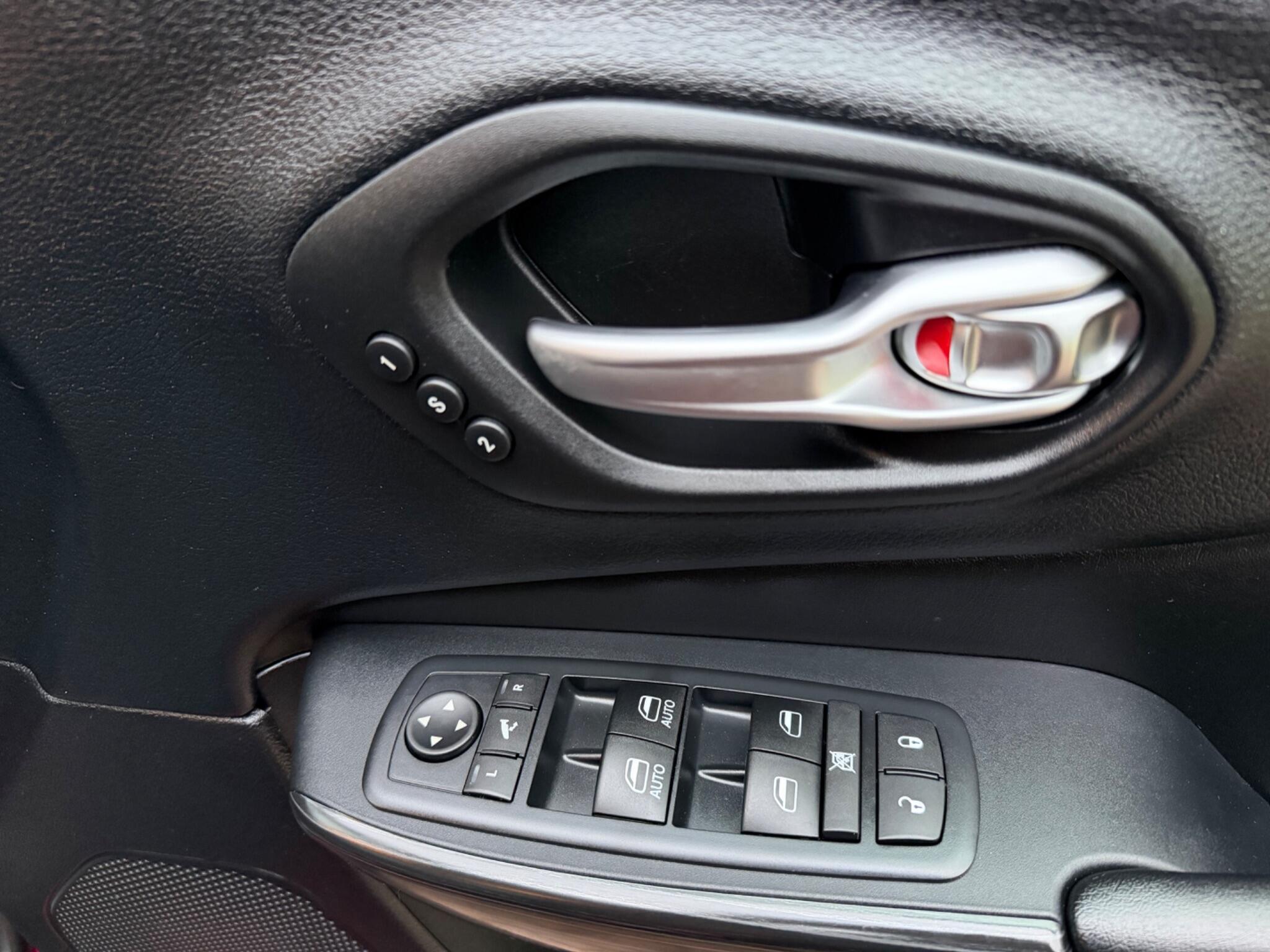Jeep Cherokee - Image 35