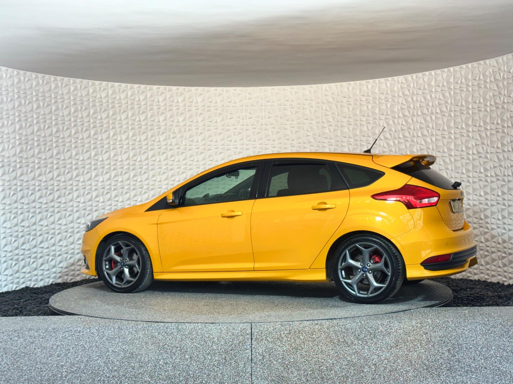 Ford Focus - Image 14