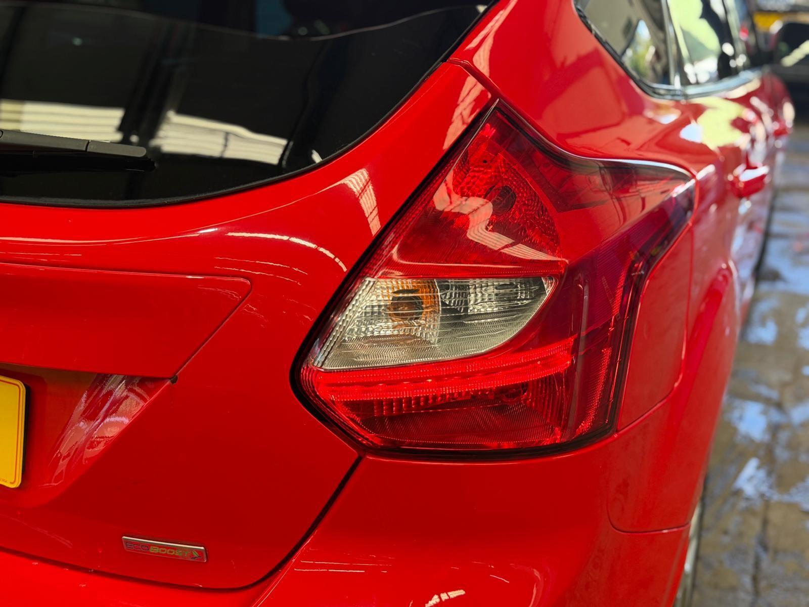 Ford Focus - Image 32