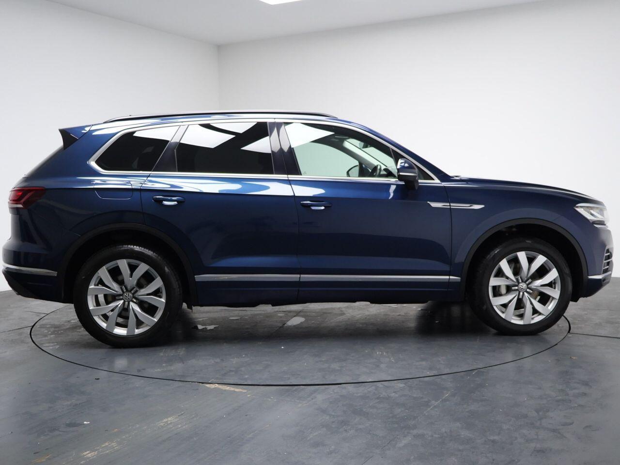 Volkswagen Touareg - Image 15