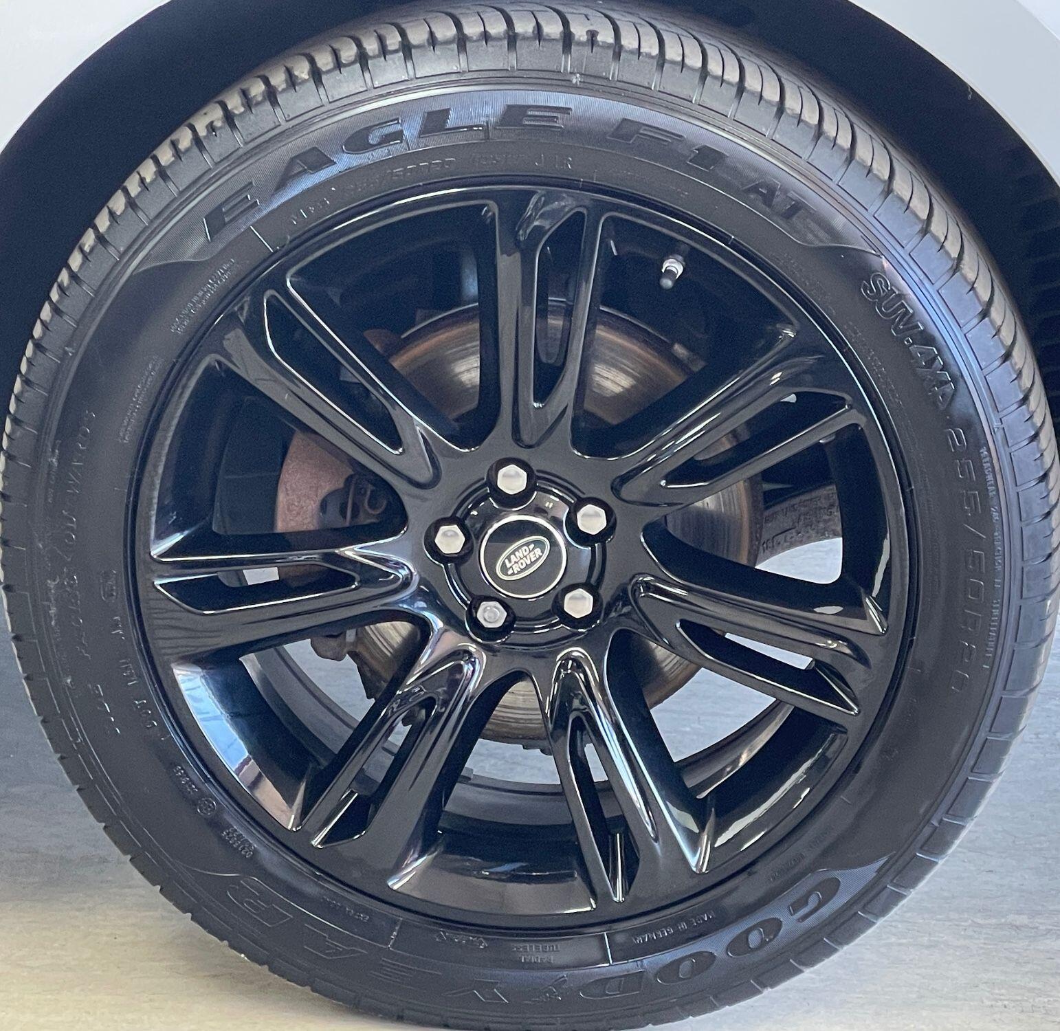Land Rover Range Rover Velar - Image 16