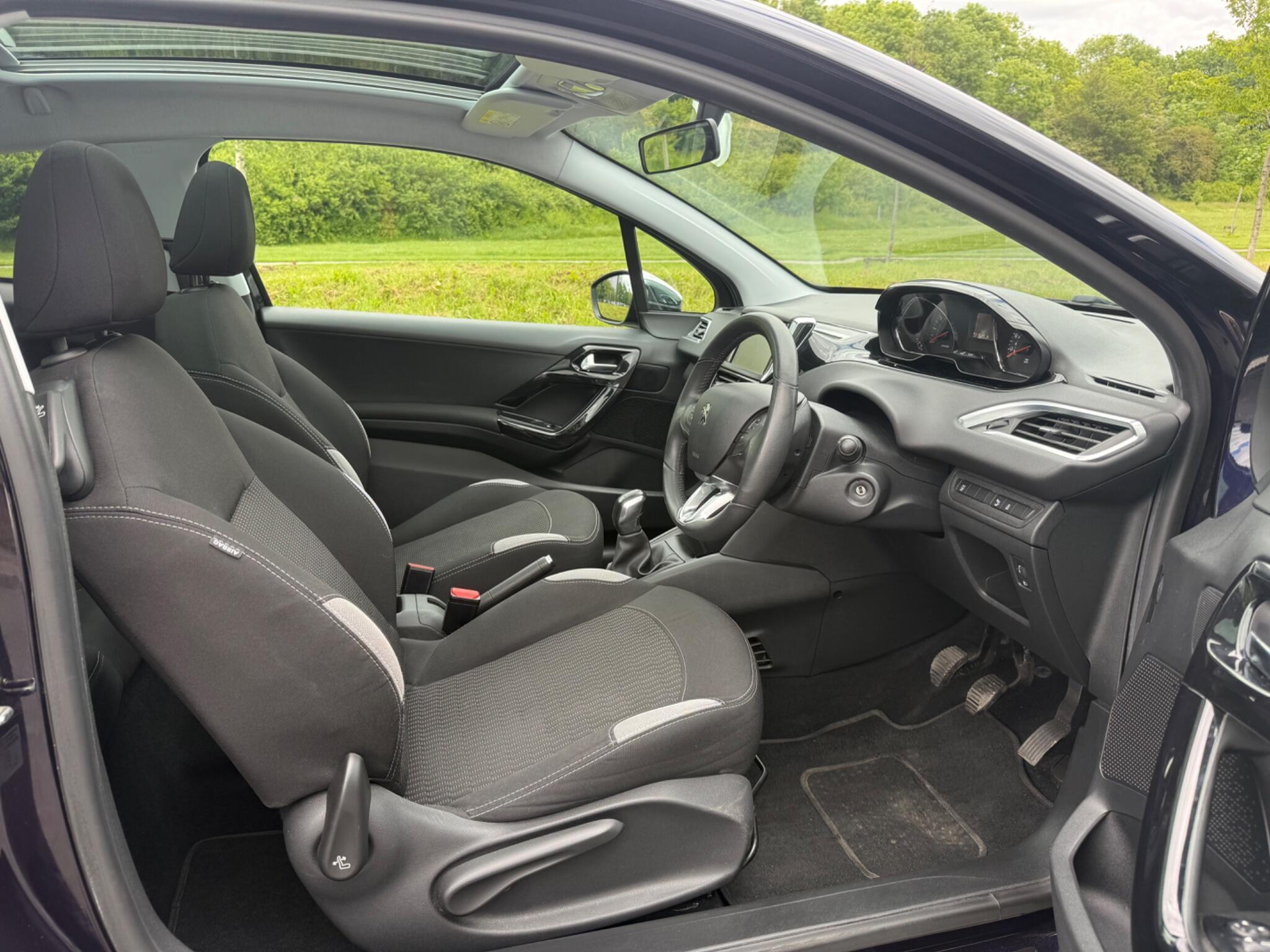 Peugeot 208 - Image 14