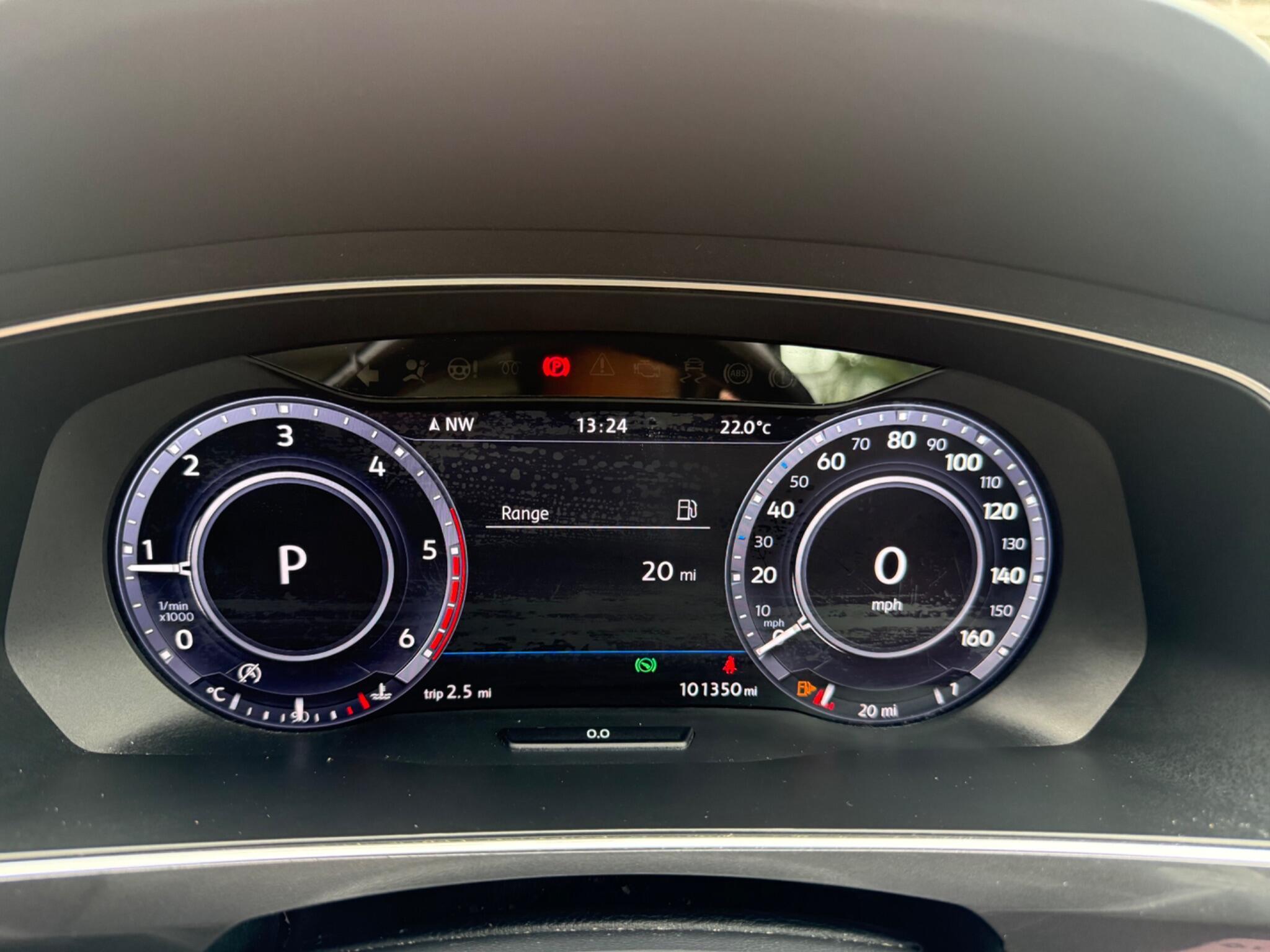 Volkswagen Tiguan - Image 14