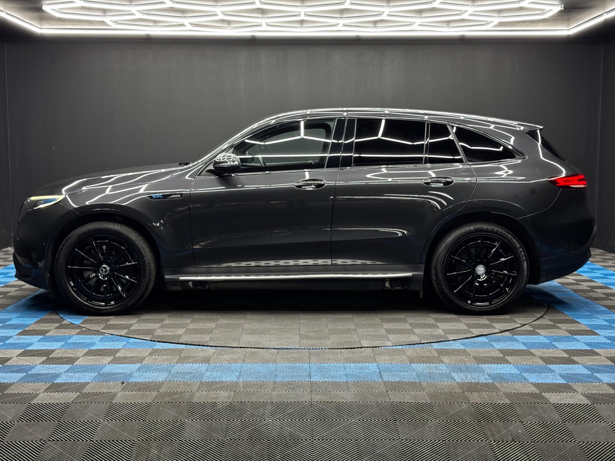 Mercedes Eqc - Image 8