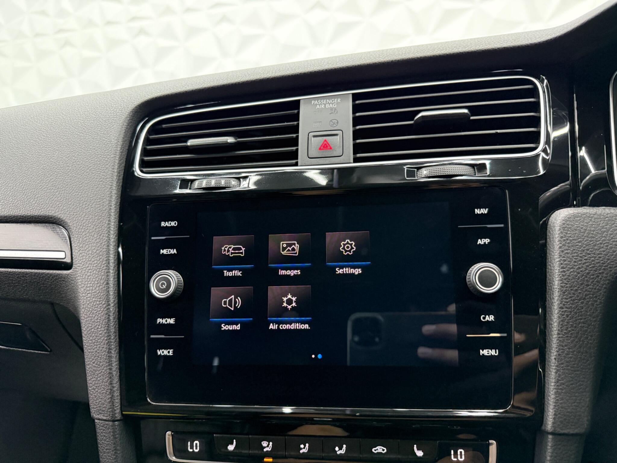 Volkswagen Golf - Image 42