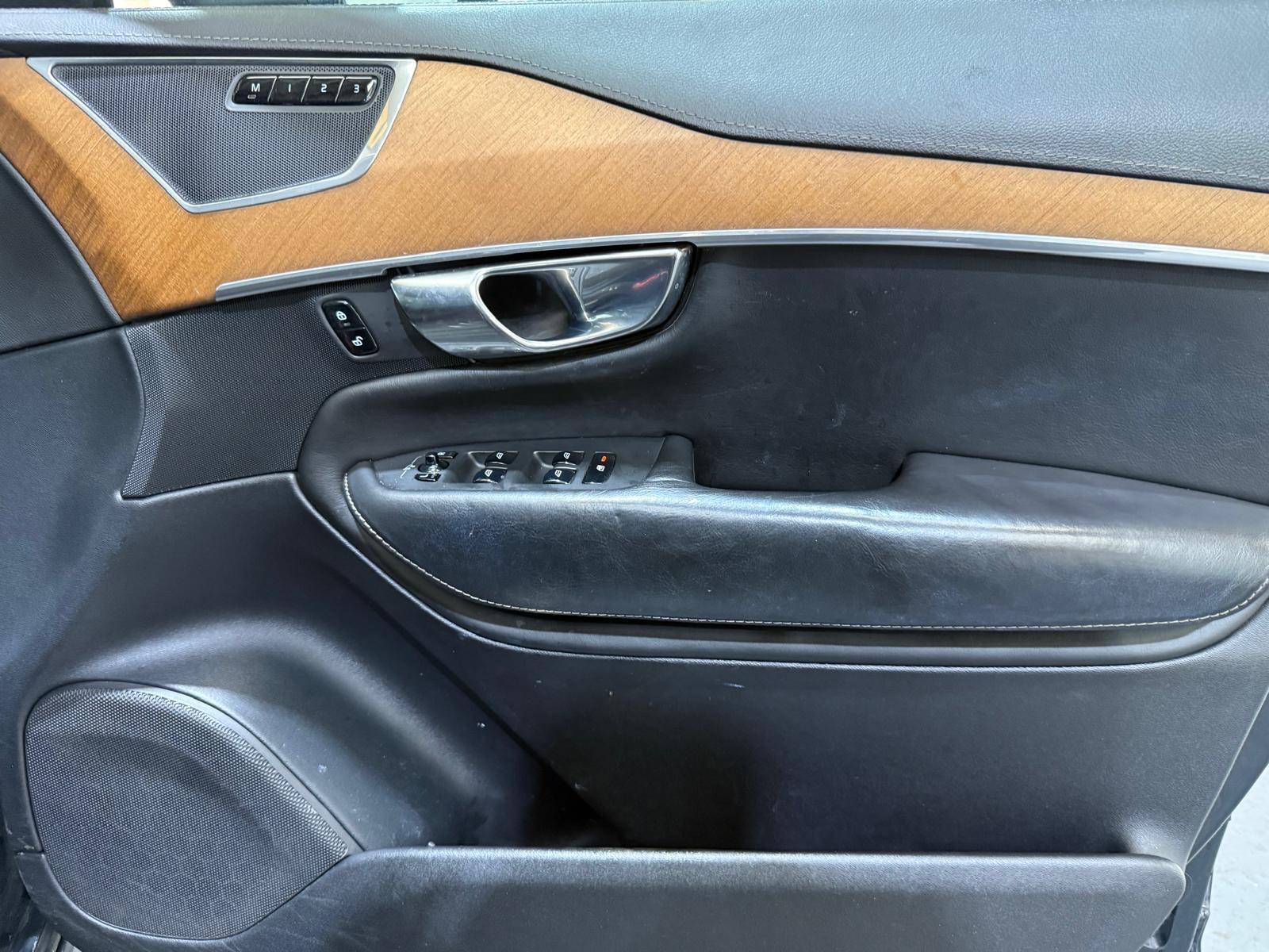 Volvo XC90 - Image 42