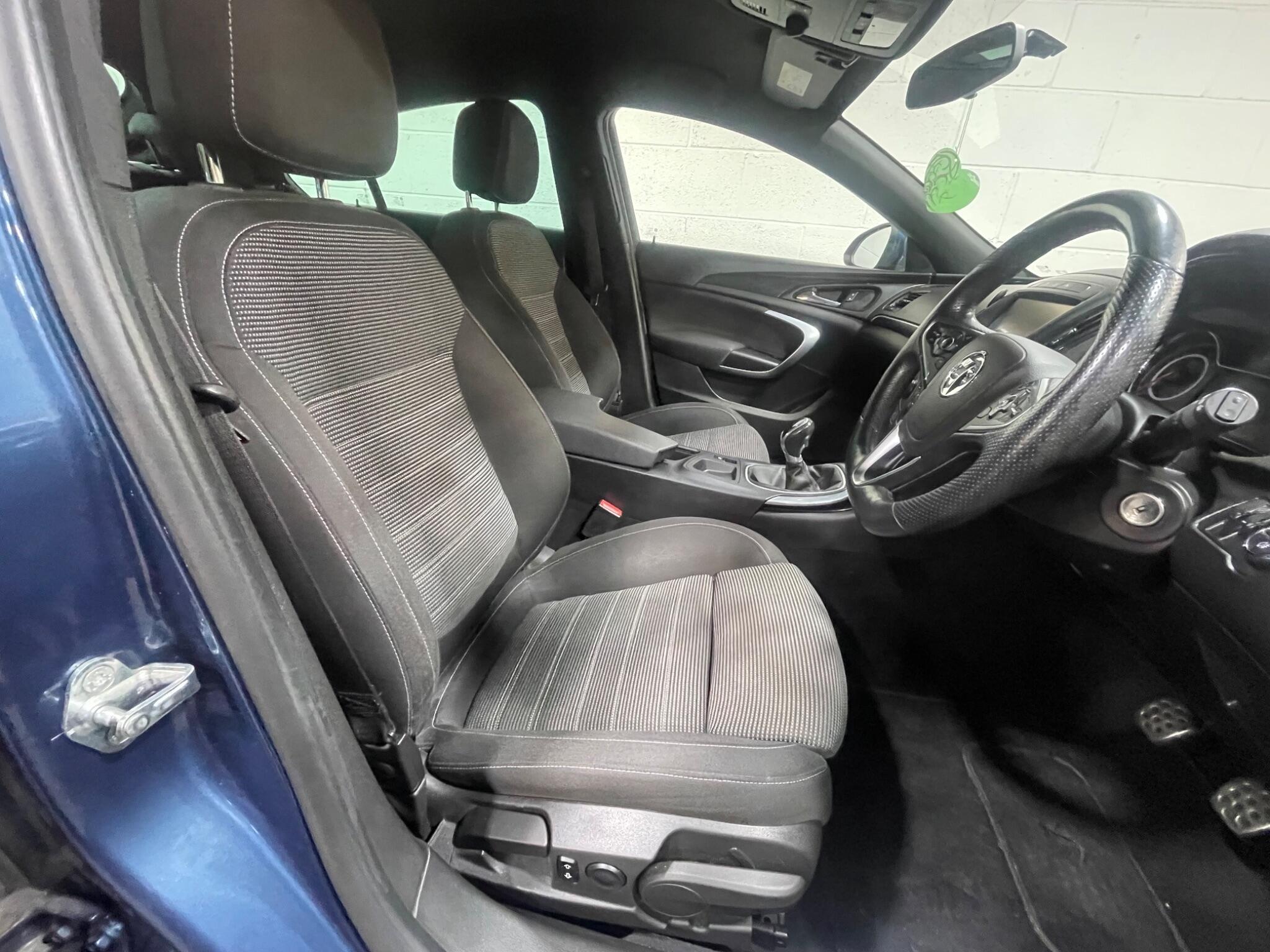 Vauxhall Insignia - Image 7
