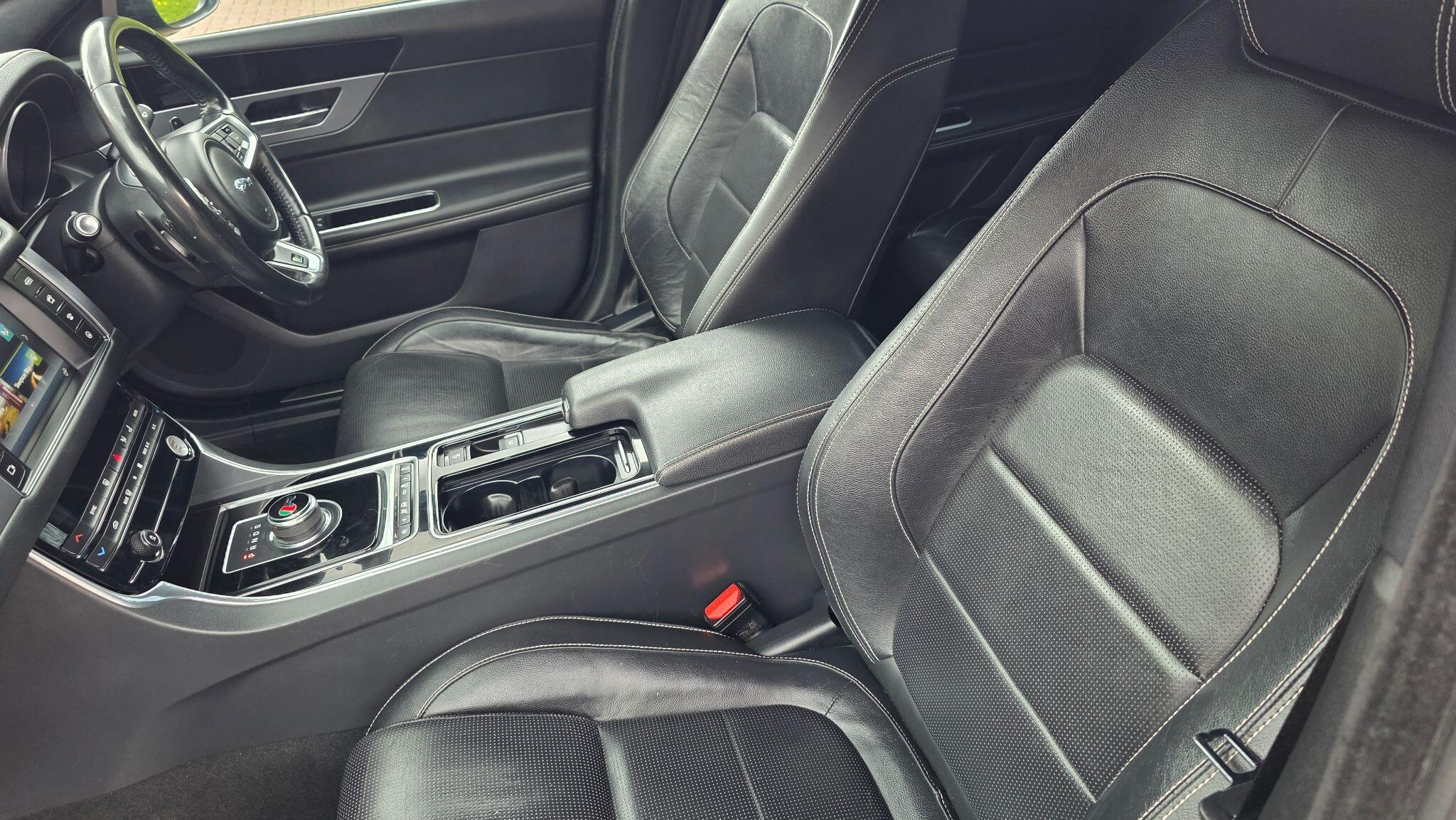 Jaguar XF - Image 39