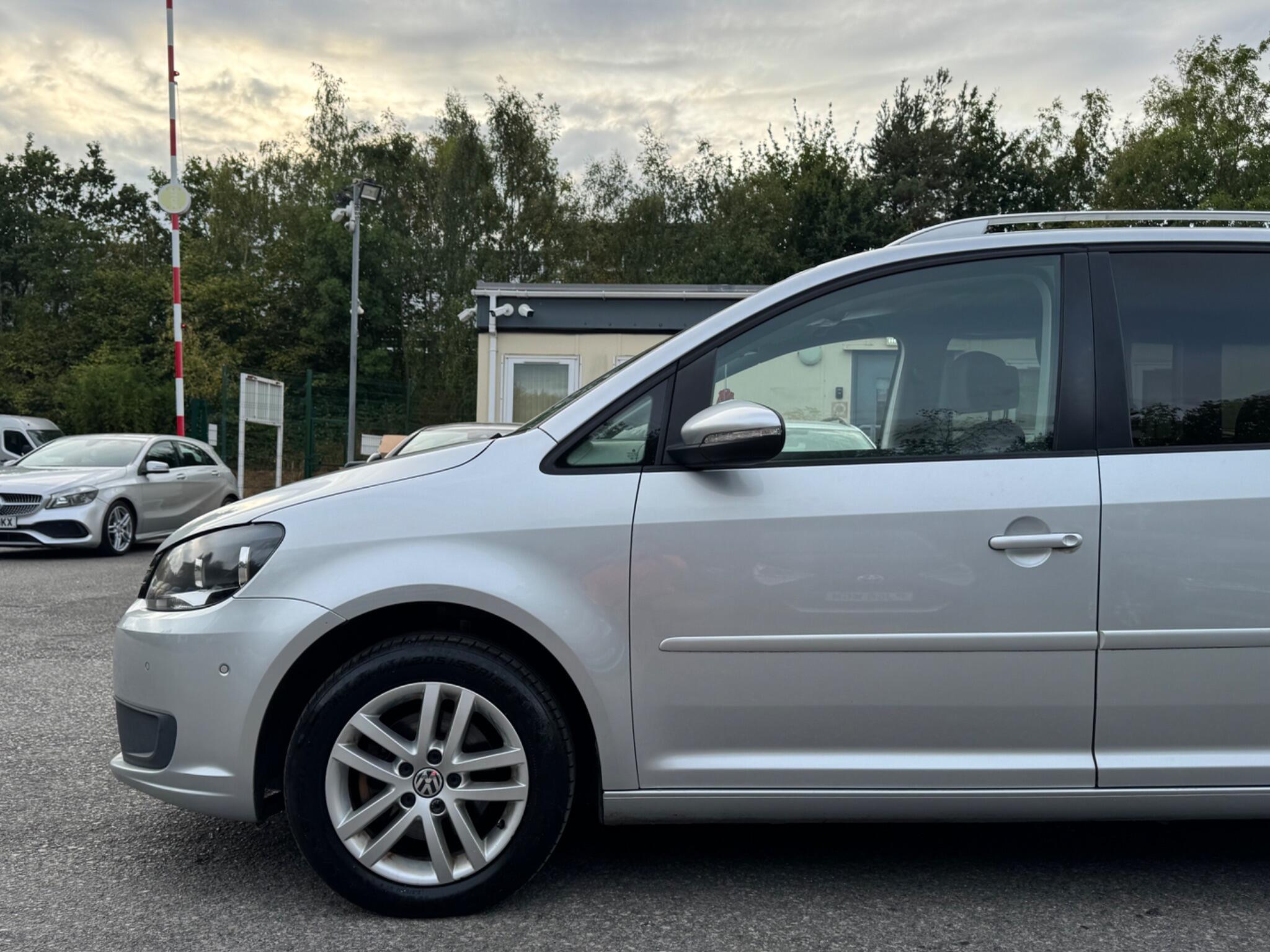 Volkswagen Touran - Image 10