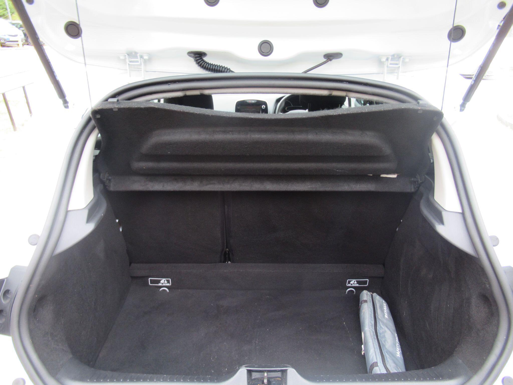 Renault Clio - Image 11