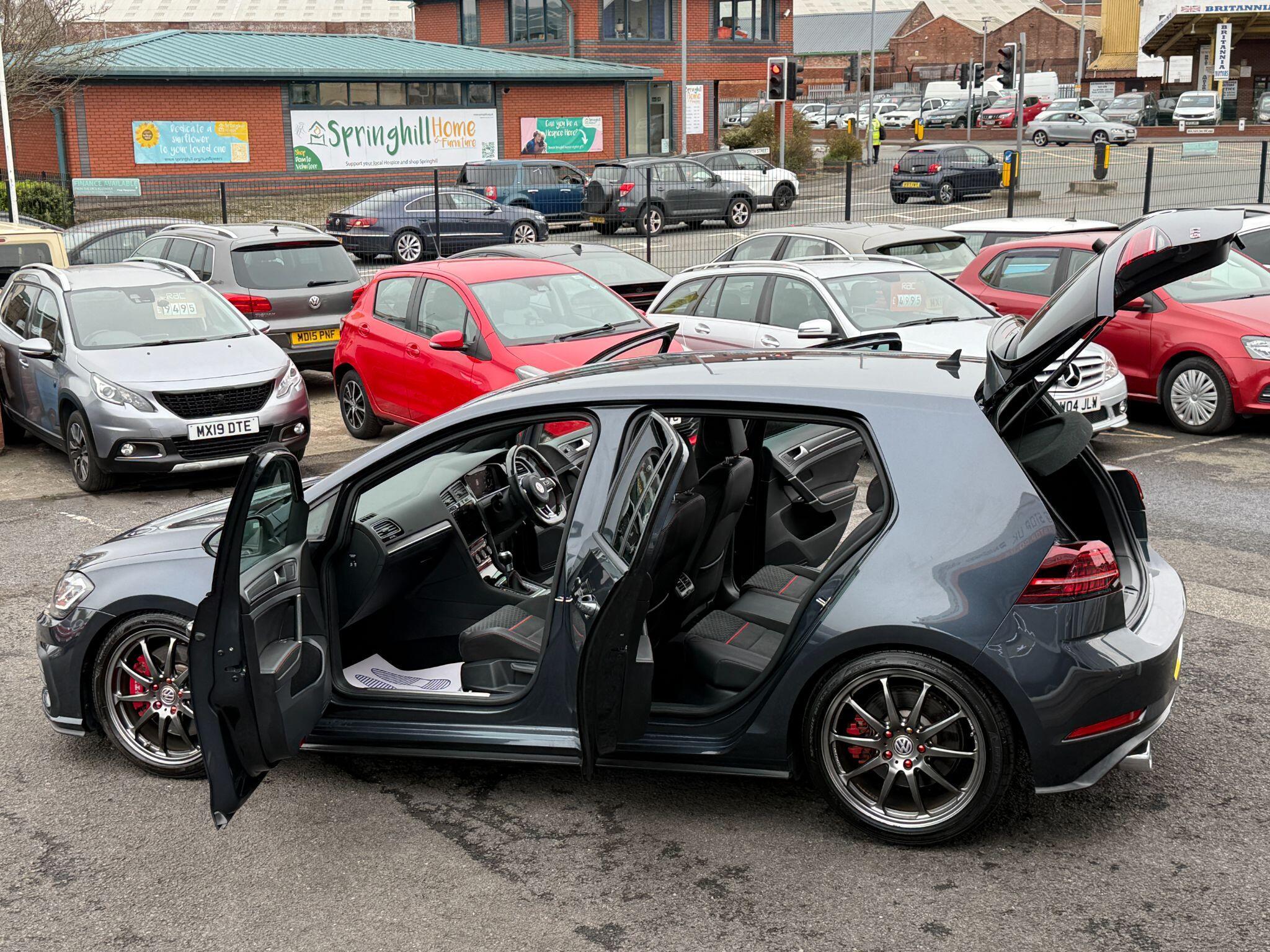 Volkswagen Golf - Image 26