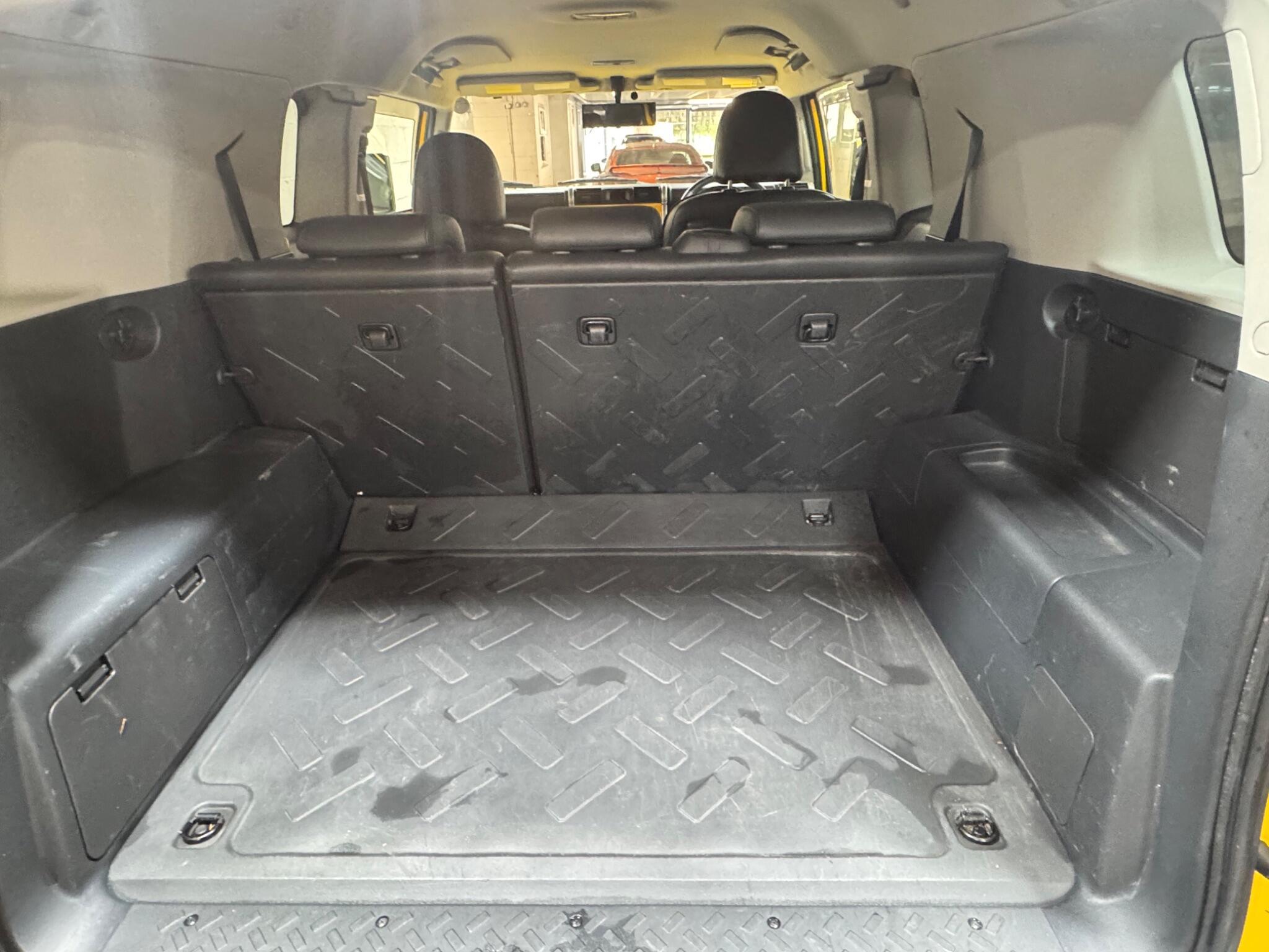 Toyota FJ CRUISER - Image 12