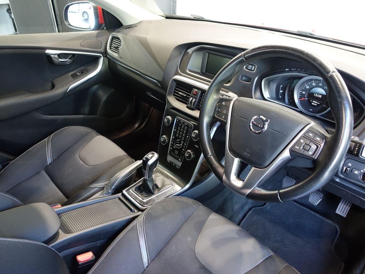 Volvo V40 - Image 2