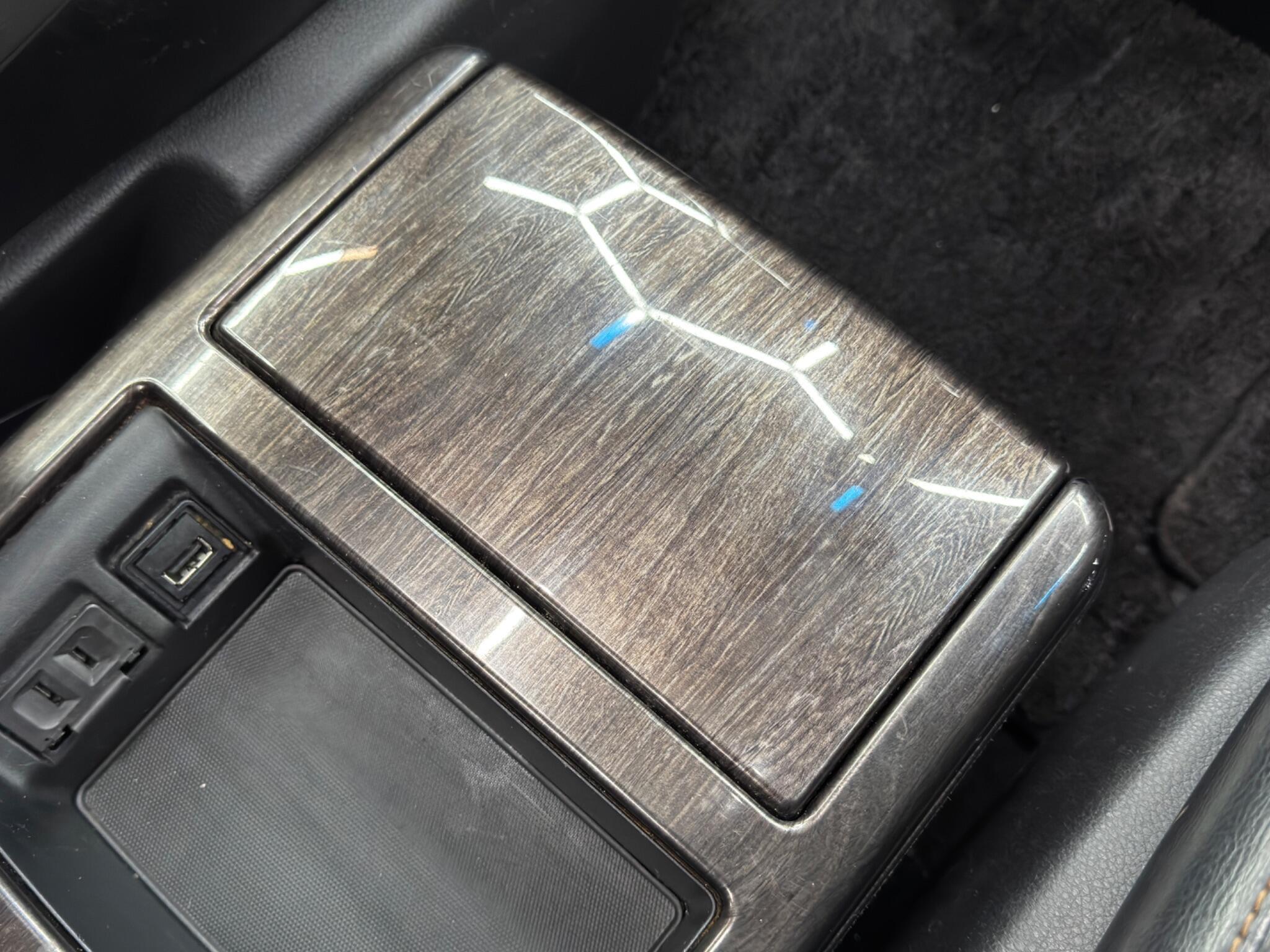 Nissan Elgrand - Image 24