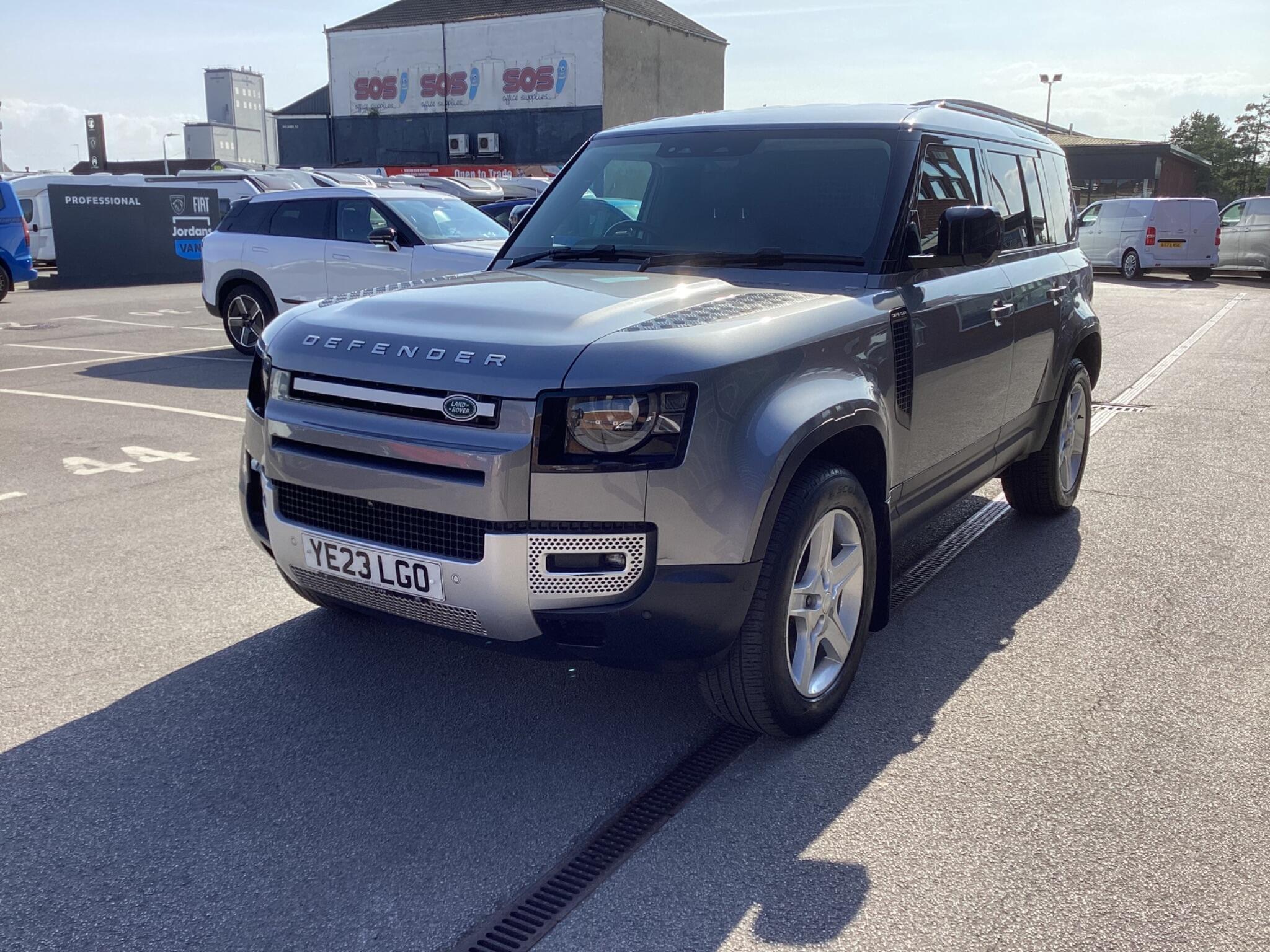 Land Rover Defender 110 - Image 3