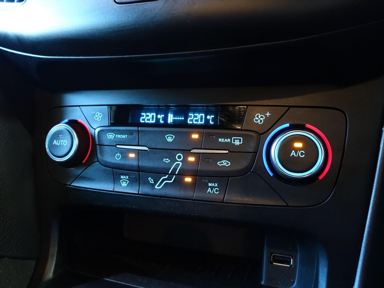 Ford Focus - Image 23