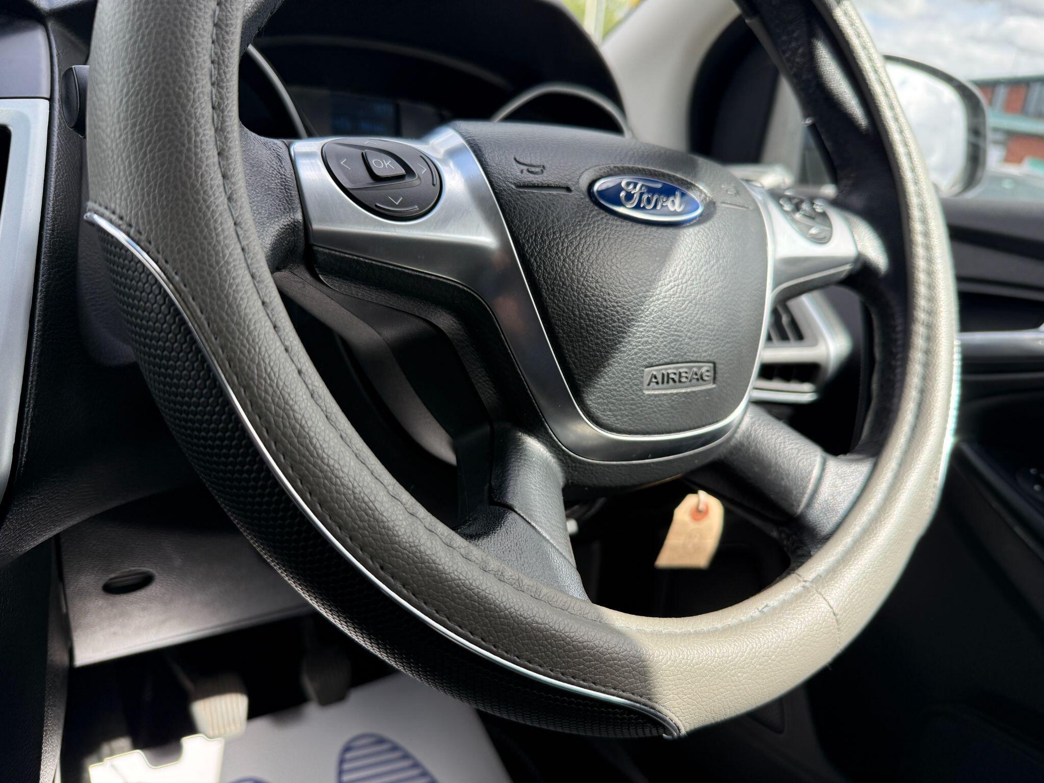 Ford Focus - Image 35