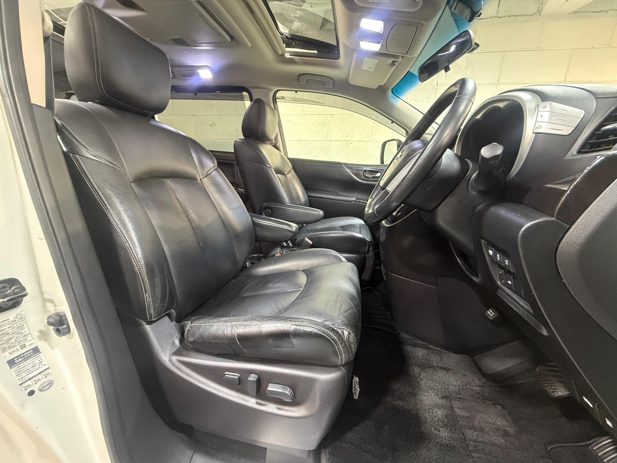 Nissan Elgrand - Image 8