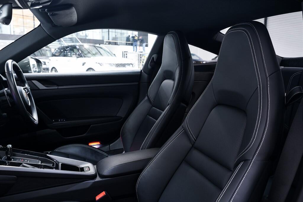 Porsche 911 - Image 19