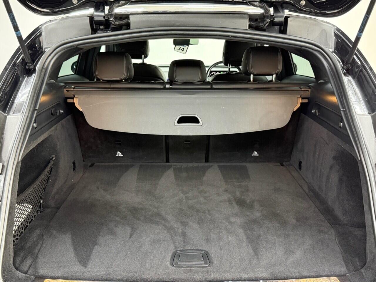 Mercedes Eqc - Image 36